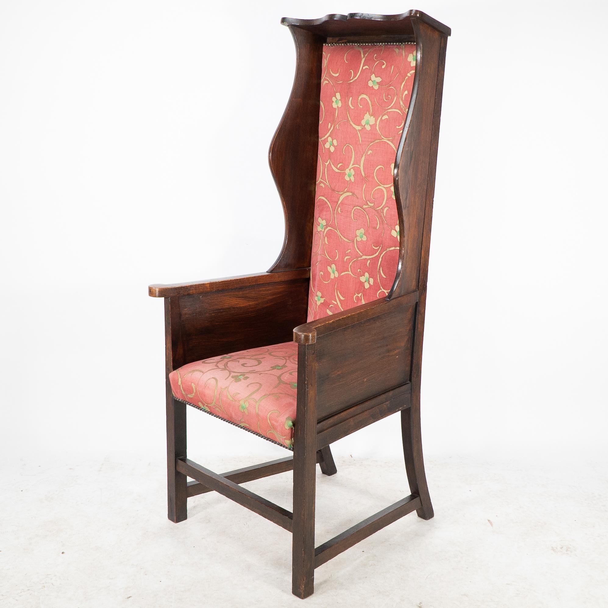 Inglese Heals of London Attri. a Tall Arts & Crafts Oak Wing Back or Porter's Armchair (poltrona da portiere) in vendita