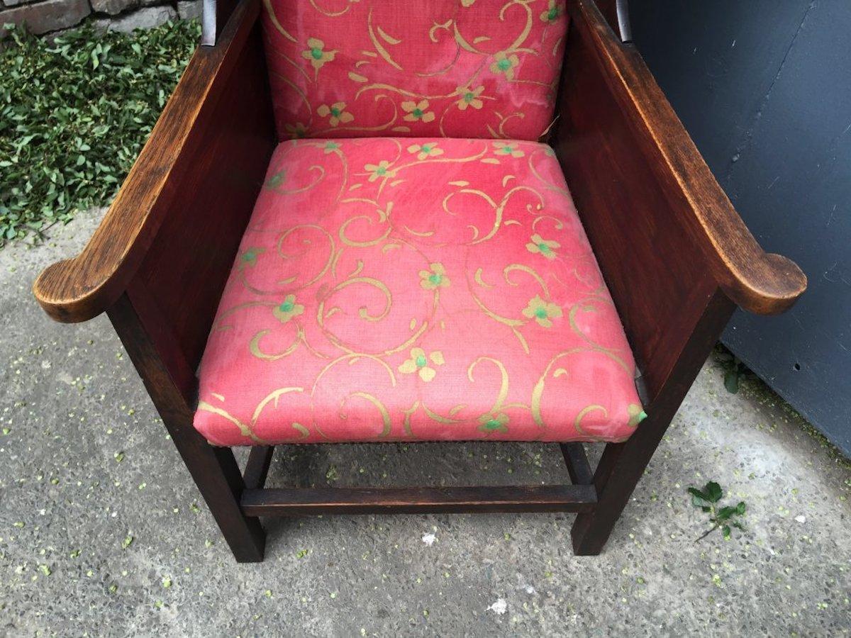 Heals of London Attri. a Tall Arts & Crafts Oak Wing Back or Porter's Armchair For Sale 2