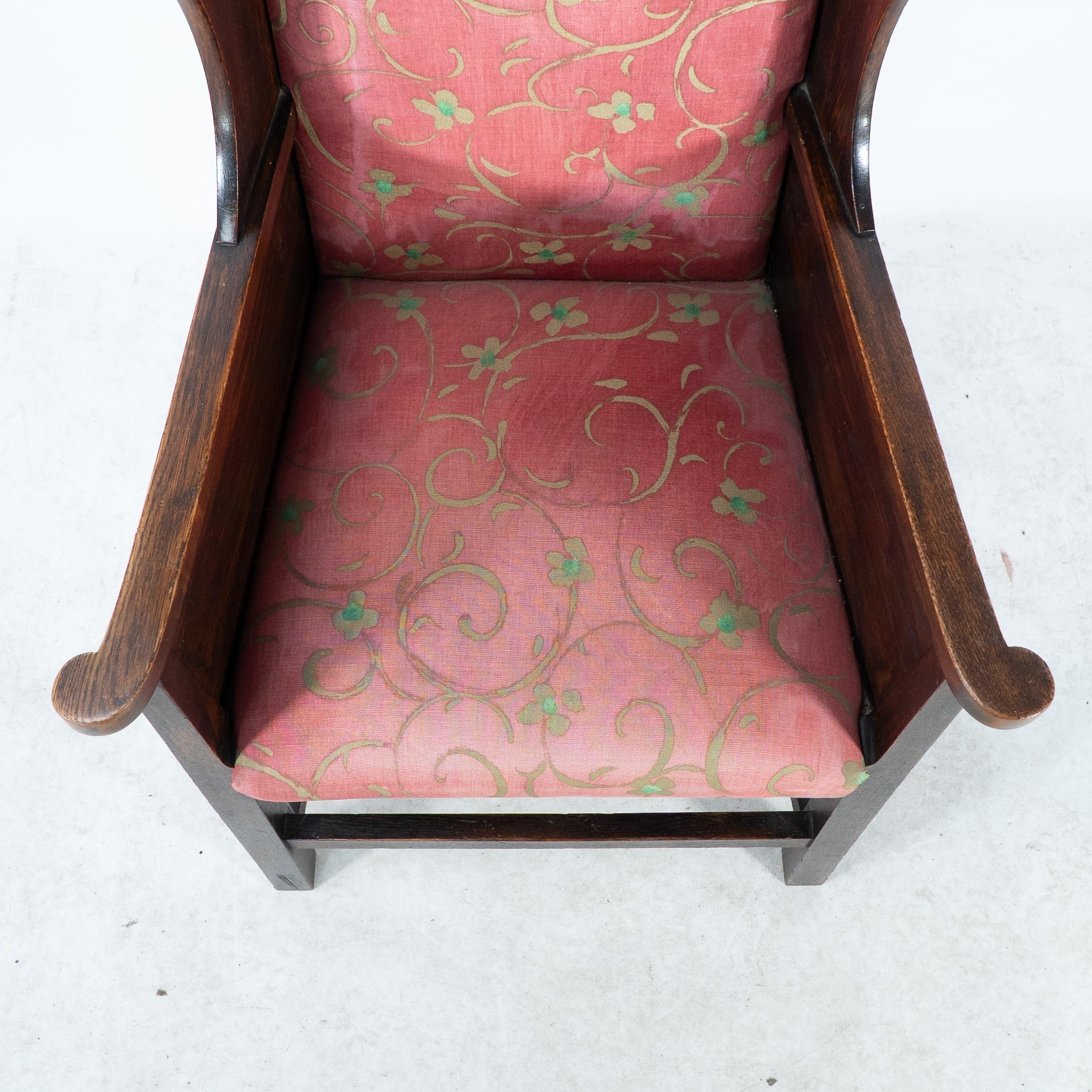 Heals of London Attri. a Tall Arts & Crafts Oak Wing Back or Porter's Armchair (poltrona da portiere) in vendita 2