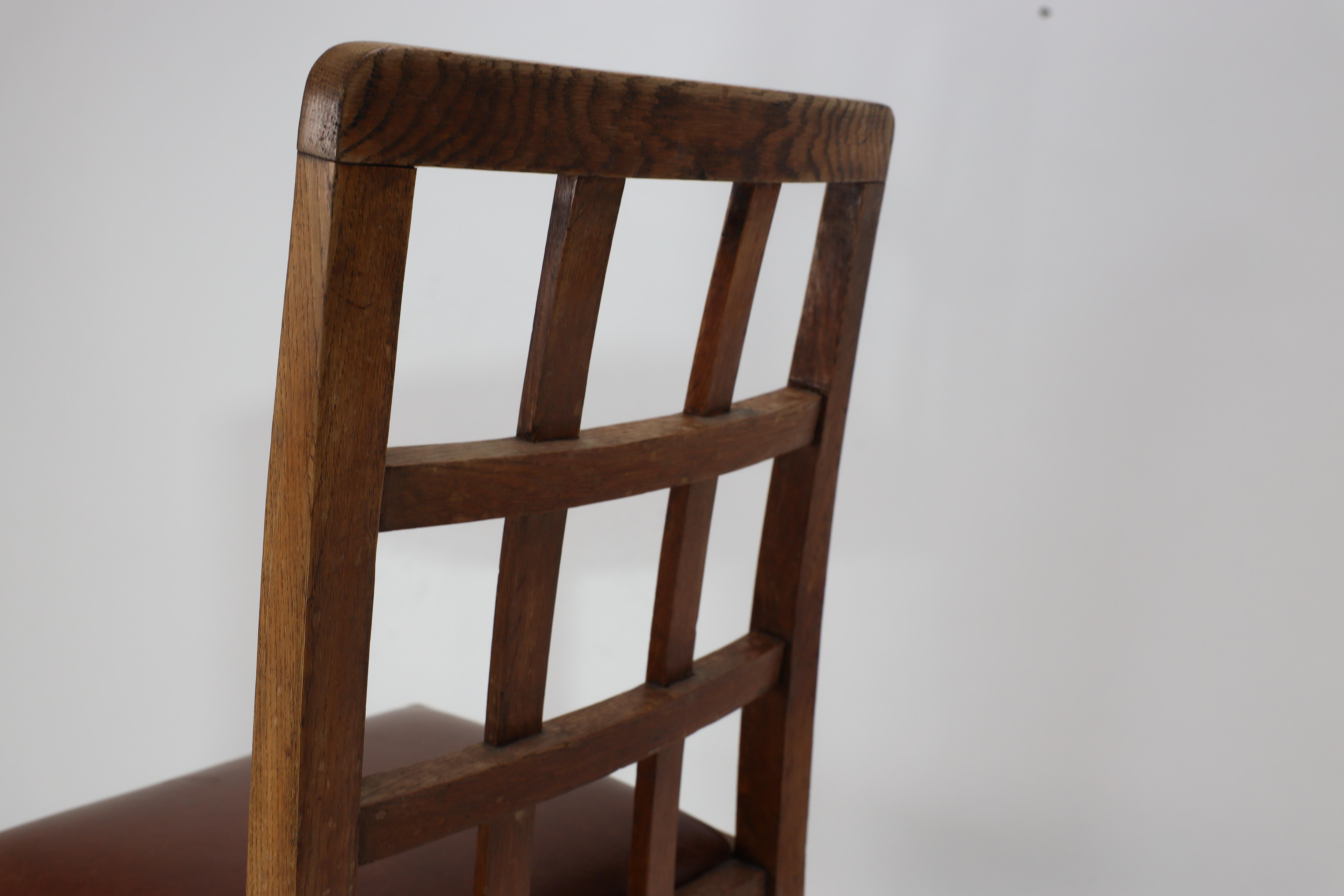 Heals of London, attri. A set of four Arts and Crafts Lattice back oak armchairs For Sale 7