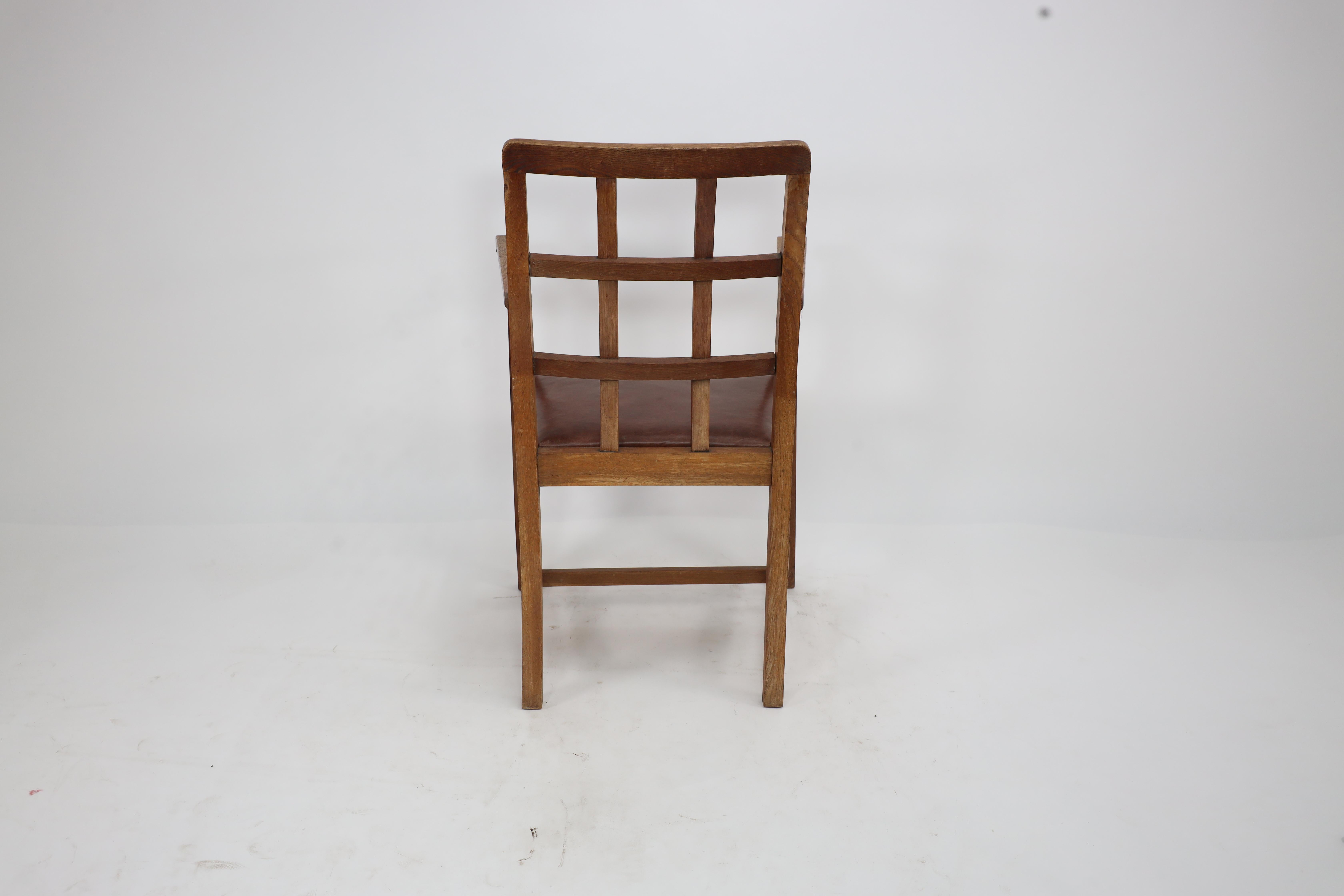 Heals of London, attri. A set of four Arts and Crafts Lattice back oak armchairs For Sale 14