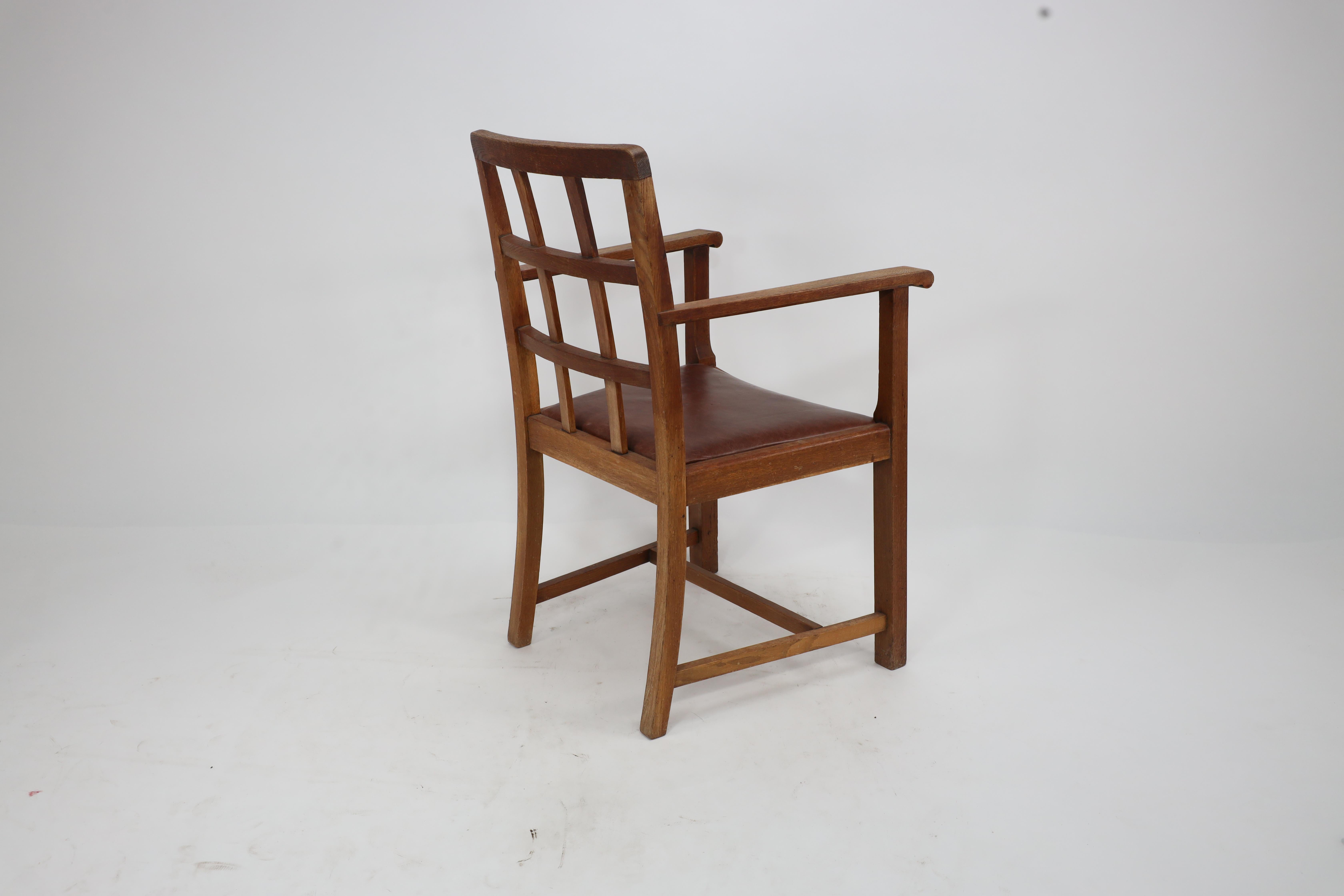 Heals of London, attri. A set of four Arts and Crafts Lattice back oak armchairs For Sale 15