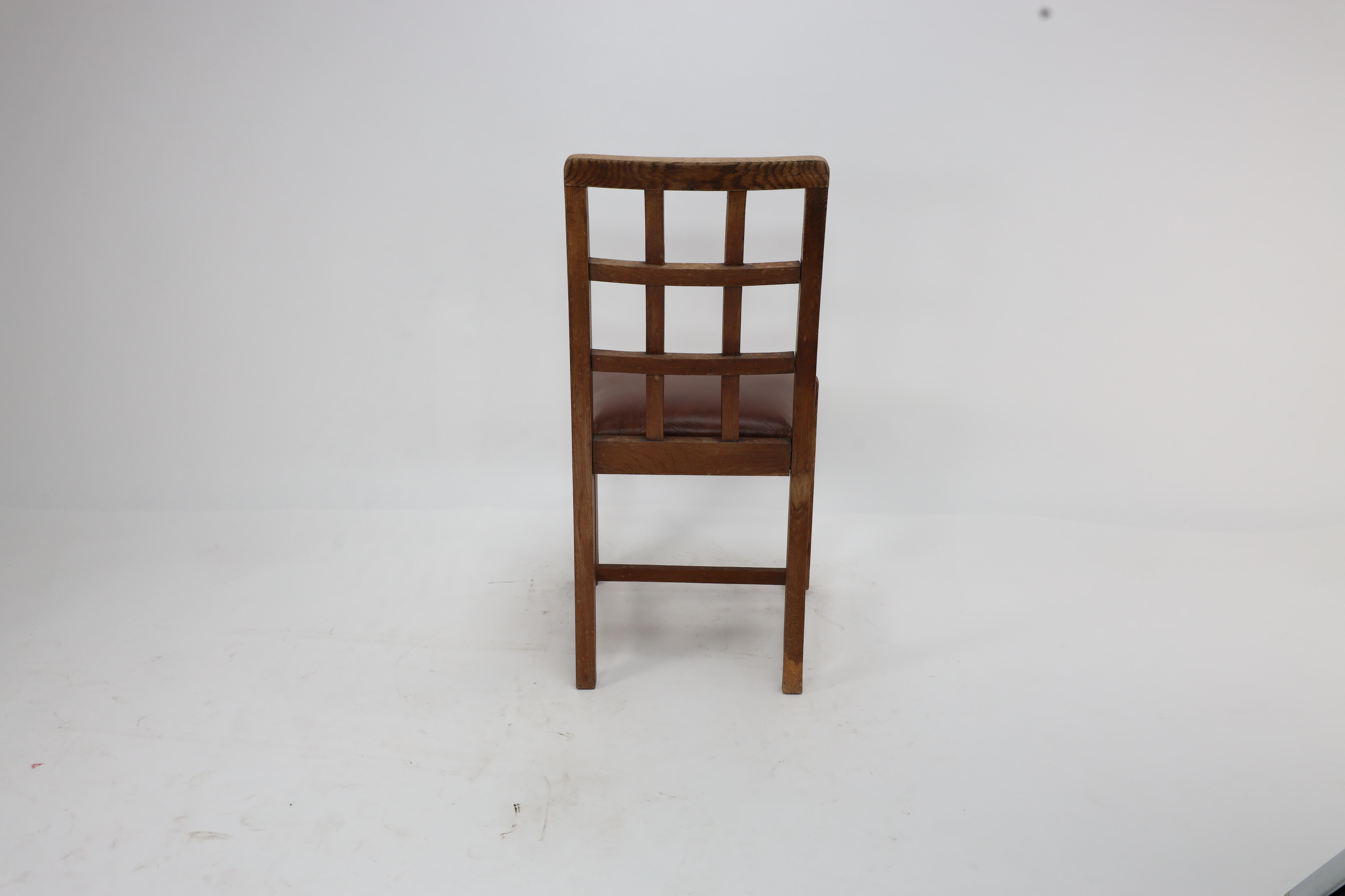 Heals of London, attri. A set of four Arts and Crafts Lattice back oak armchairs For Sale 2
