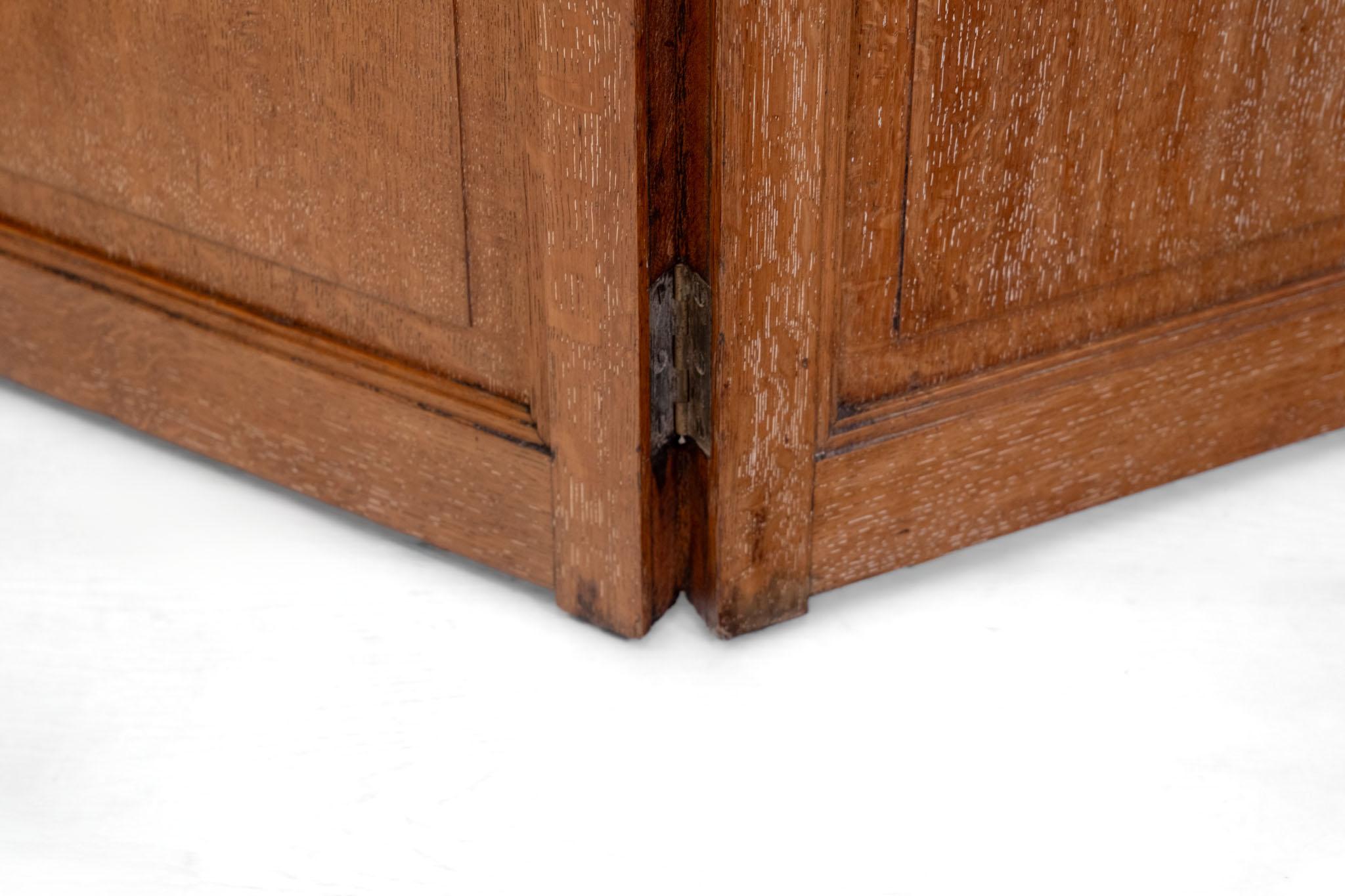 Paravento in rovere sbiancato di Heals Of London in stile Cotswold School 1920s in vendita 3