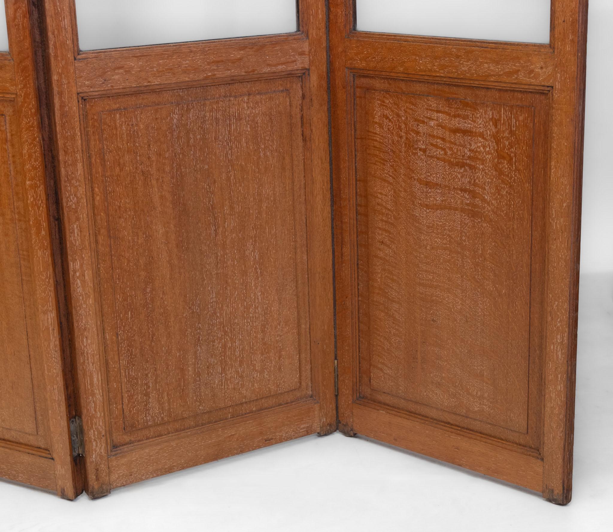 Calcinato Paravento in rovere sbiancato di Heals Of London in stile Cotswold School 1920s in vendita