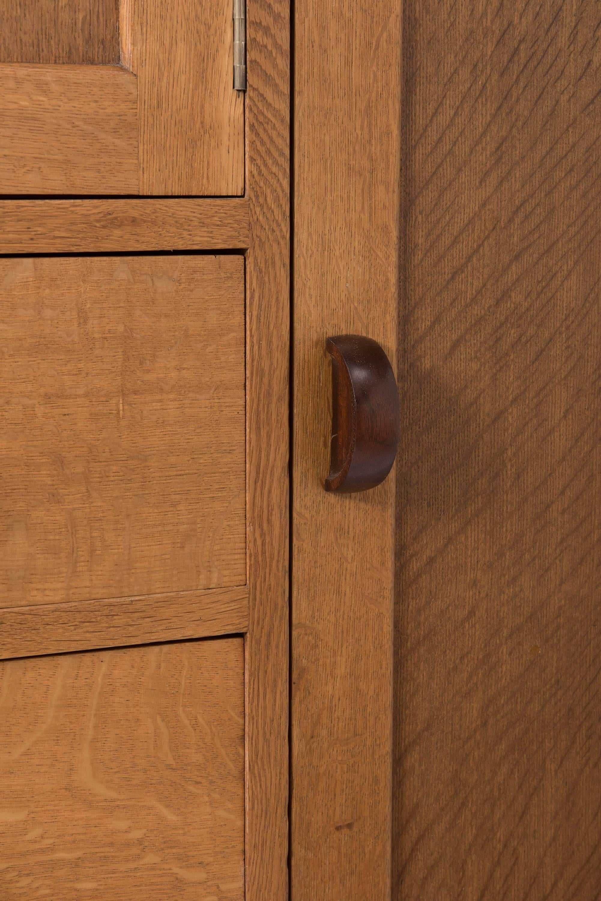 Heals of London Oak Wardrobe Compendium, England, circa 1930 In Excellent Condition In Macclesfield, Cheshire