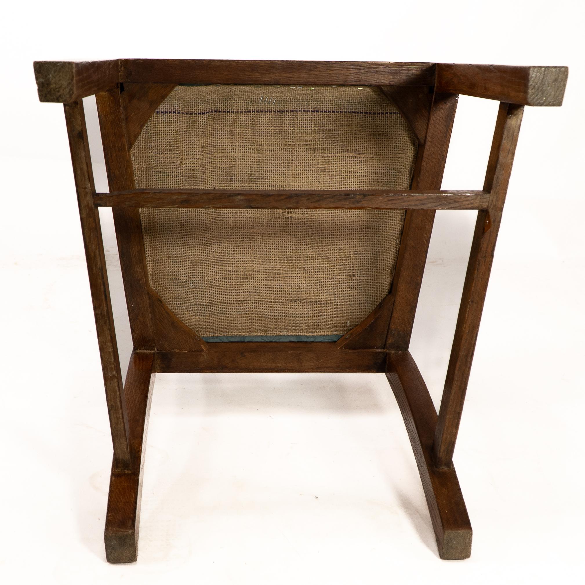 Guarisce. Set di 4 sedie da pranzo con schienale a traliccio in Oak & Crafts e sedute in damasco blu in vendita 13