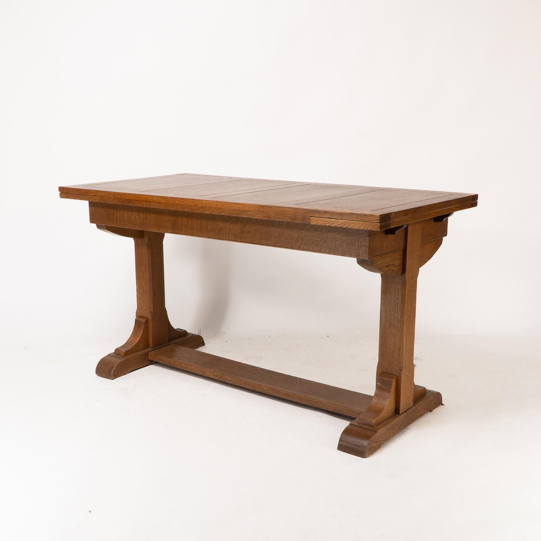 Arts and Crafts Heals & Son. An Arts & Crafts narrow oak extending dining table For Sale