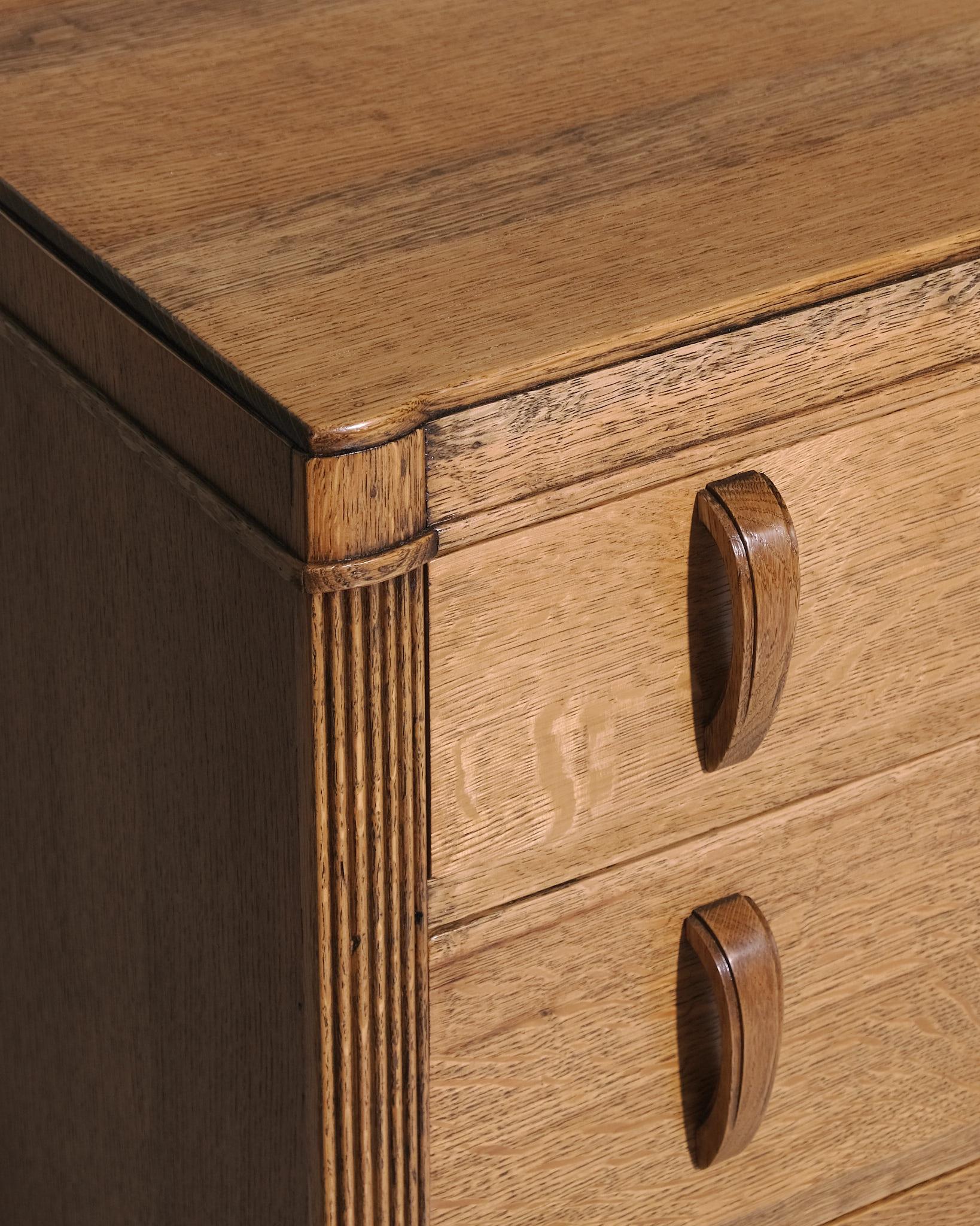Heals & Sons 'Odeon' Chest of Drawers in Oak from the 1930s 1