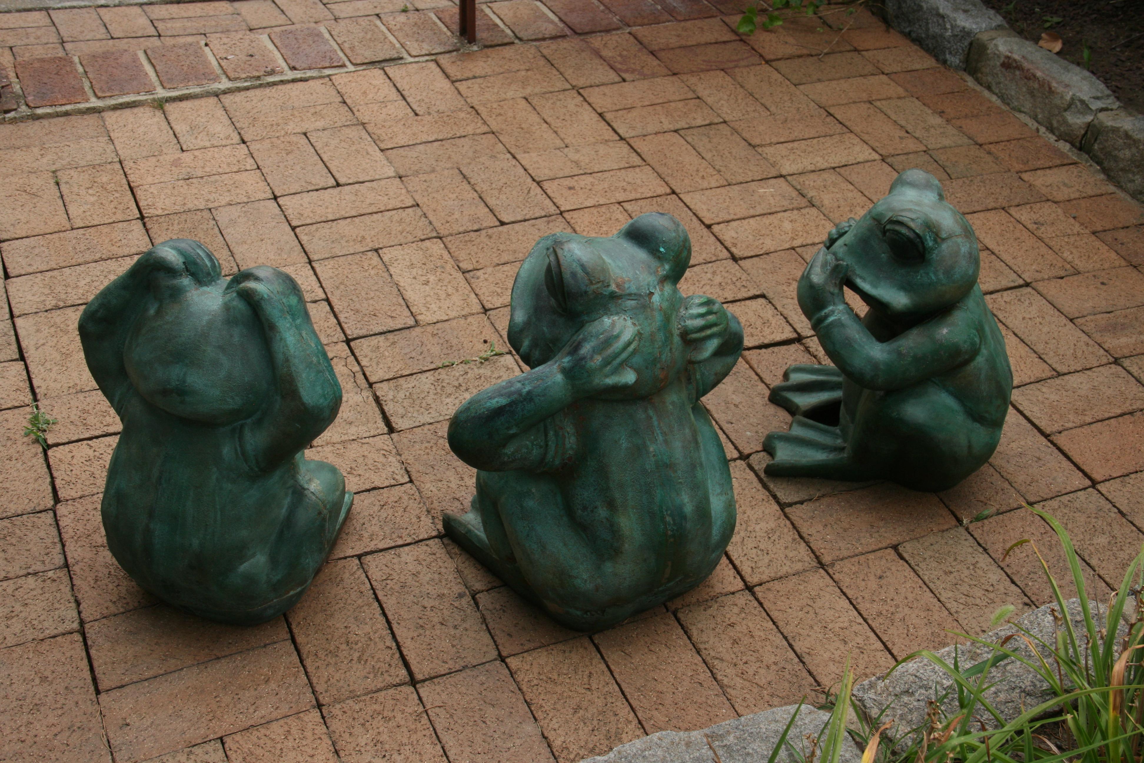 frog ornaments for garden