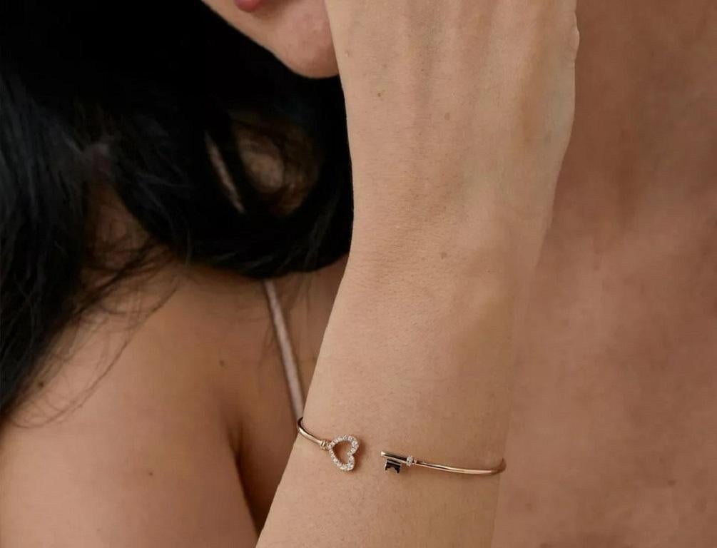 Taglio rotondo Bracciale flessibile con cuore e chiave in oro massiccio 14k con diamante autentico in vendita