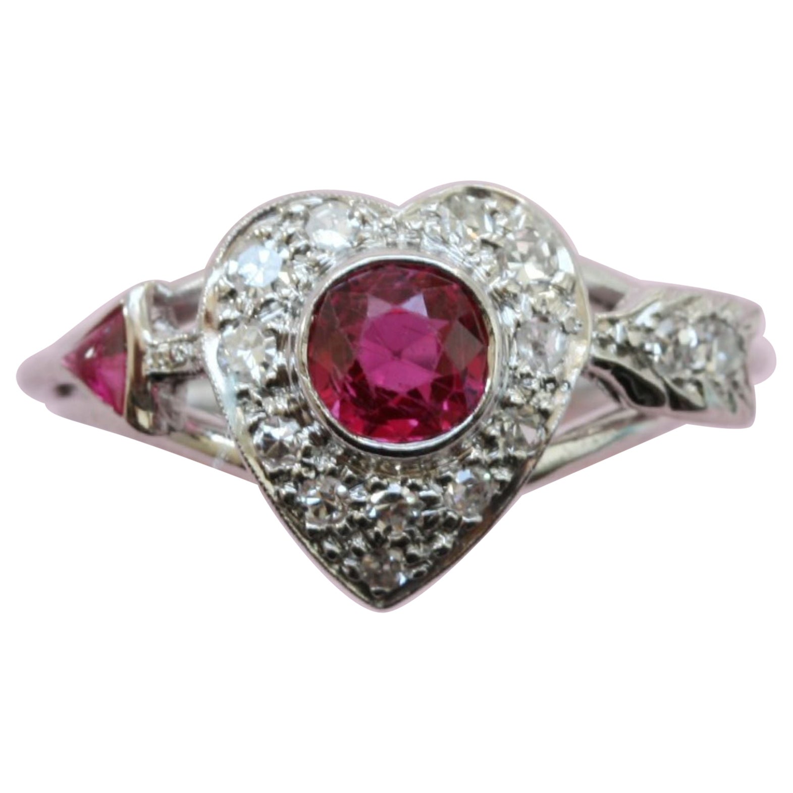 Heart and Arrow Ring With Diamonds and Ruby For Sale