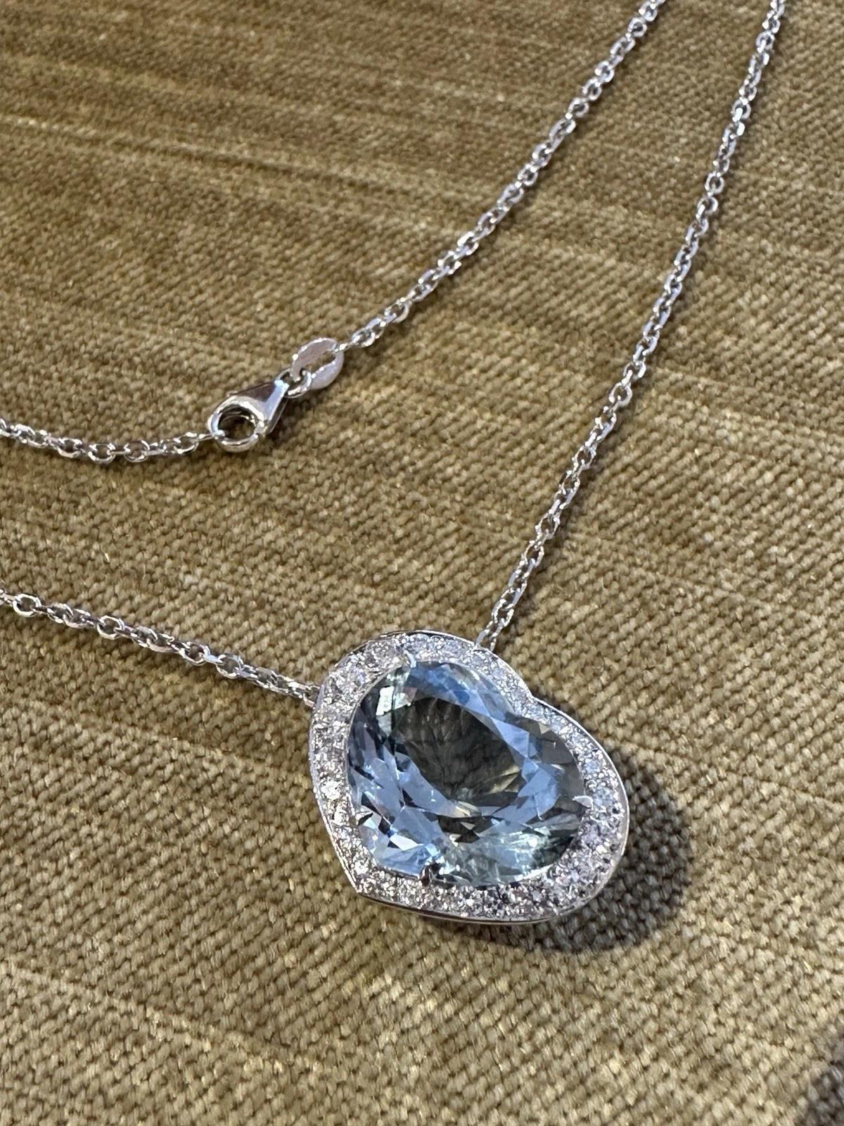 Cuore Collana con ciondolo a forma di cuore con acquamarina e diamante, platino e catena 14k in vendita