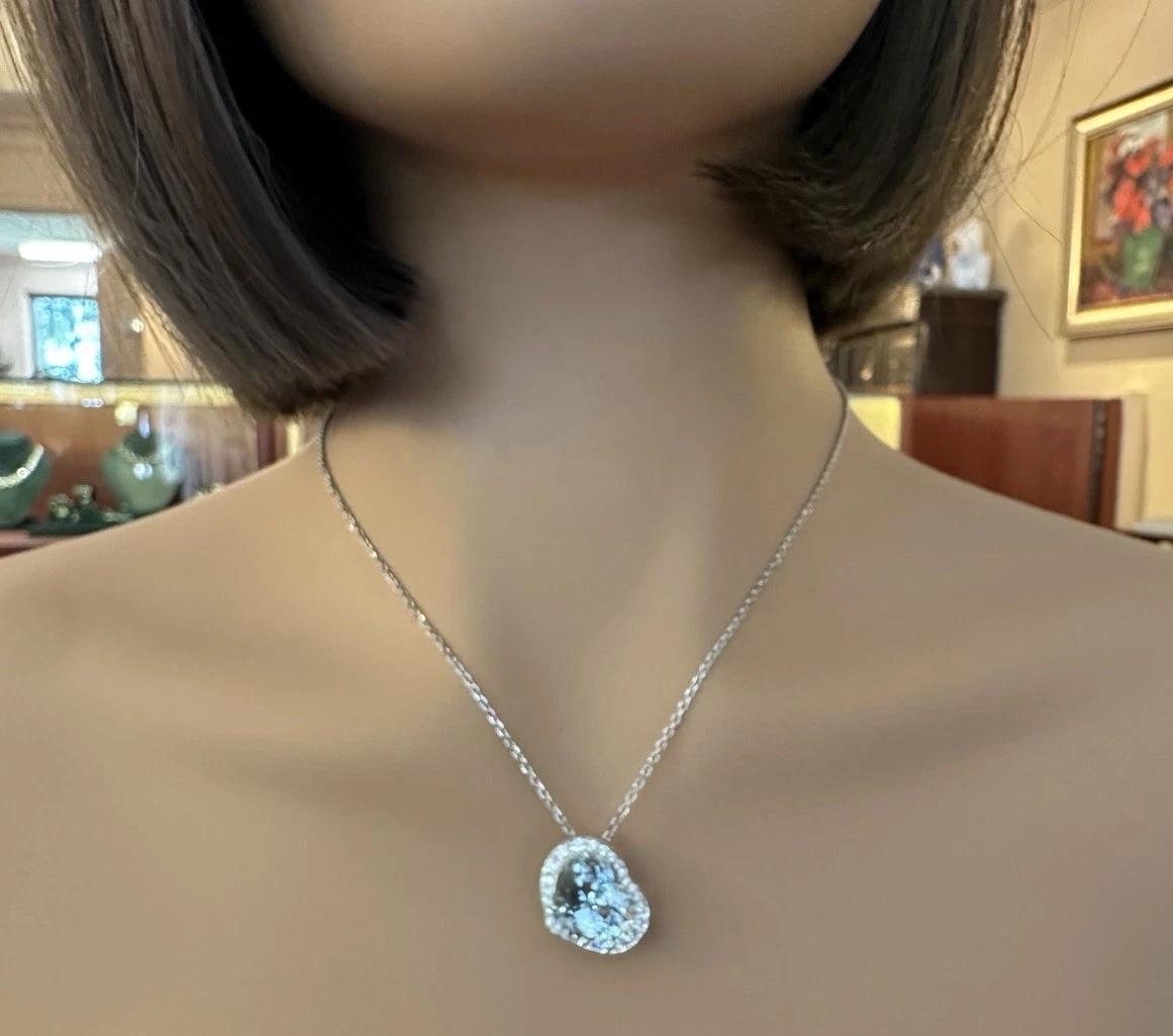 Donna Collana con ciondolo a forma di cuore con acquamarina e diamante, platino e catena 14k in vendita