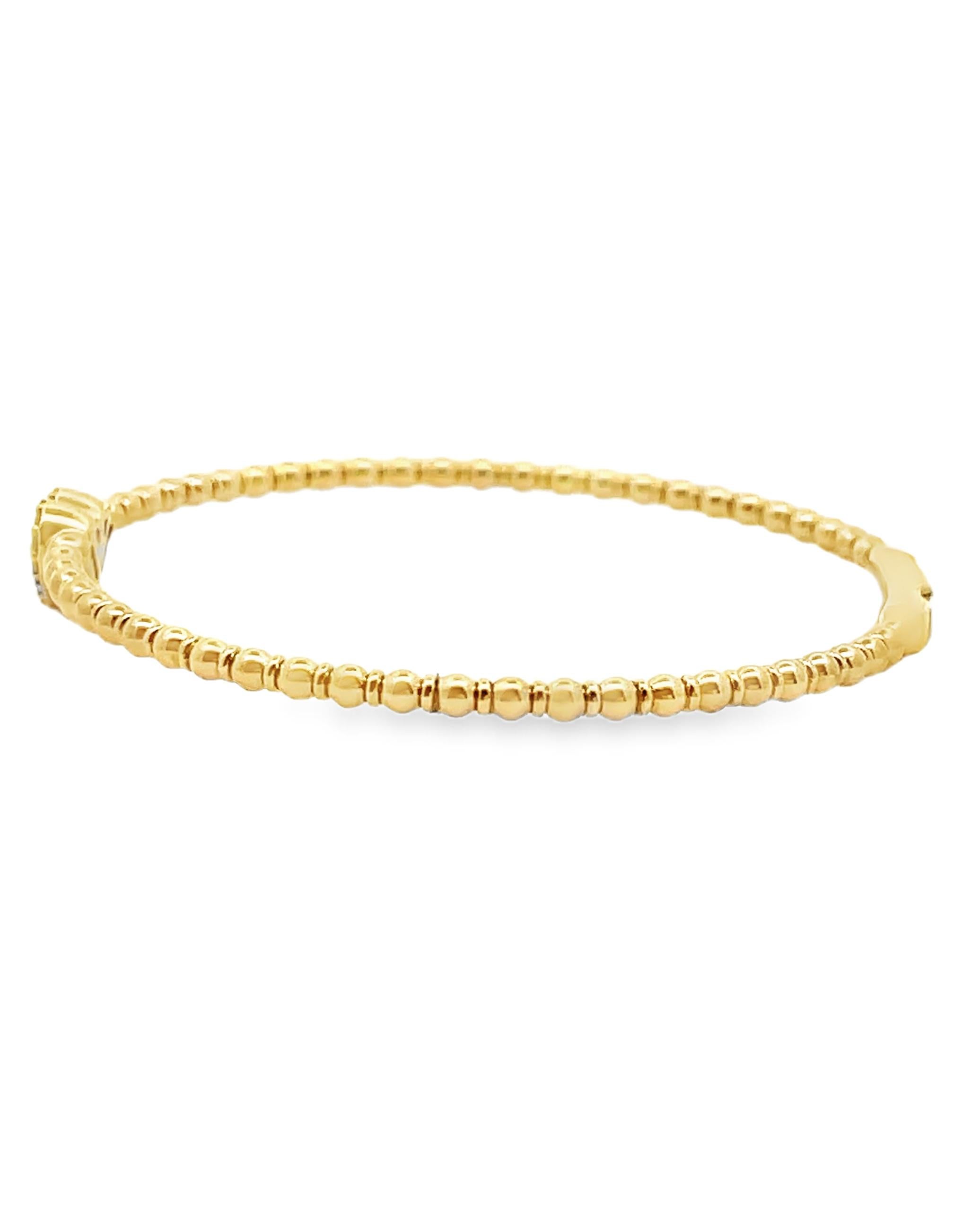 Herzarmreif aus 14K Gelbgold mit Diamanten von insgesamt 0,19 Karat.  

- Armreif Größe ist 6 Zoll

Video und Bilder sind hier enthalten; auf Anfrage stellen wir gerne weitere Videos oder Bilder zur Verfügung.  Vielen Dank, dass Sie sich unseren