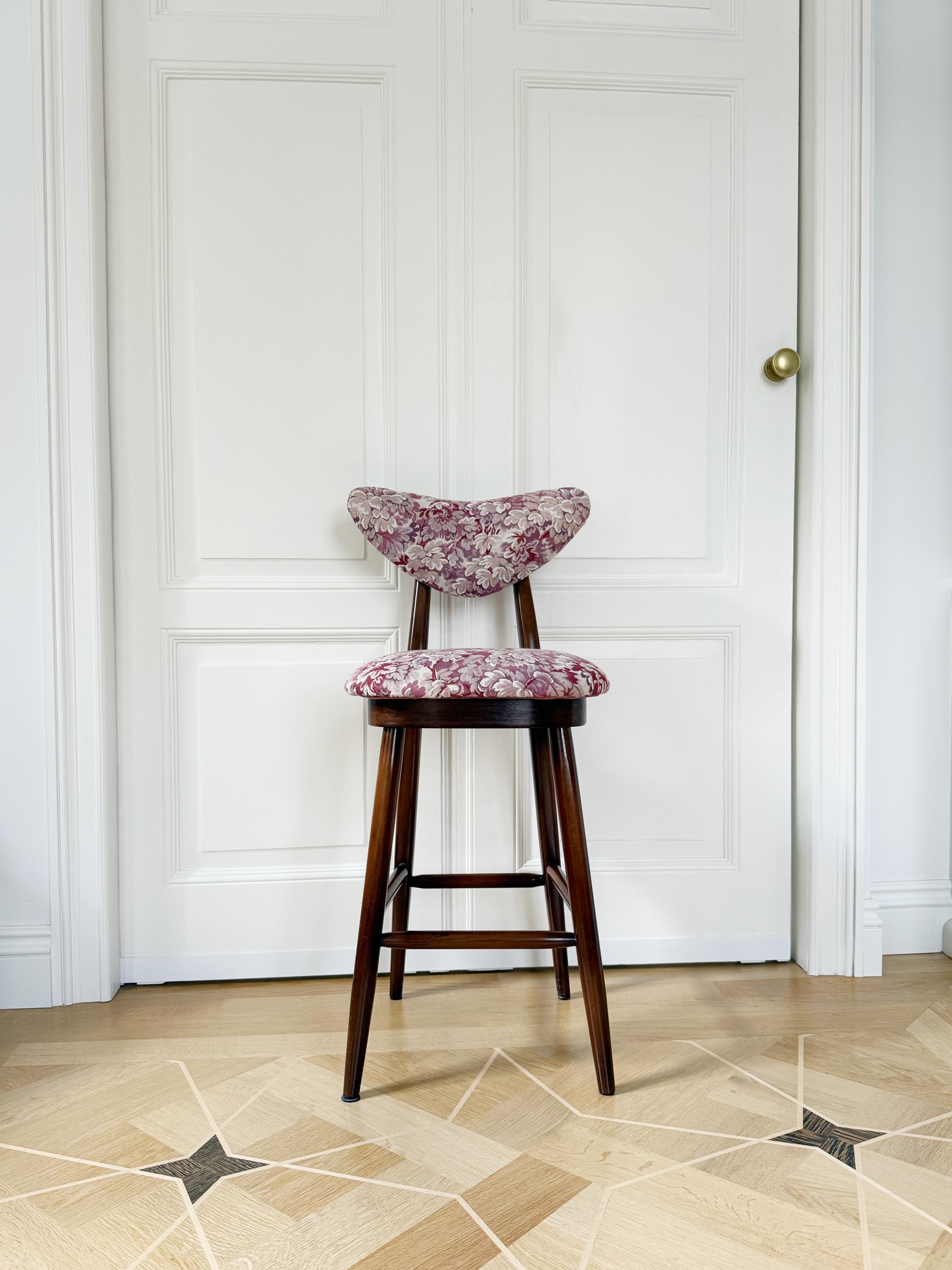 Intagliato a mano Sedia Heart Bar Stool, Jacquard Fiori Rosa, di Vintola Studio in vendita