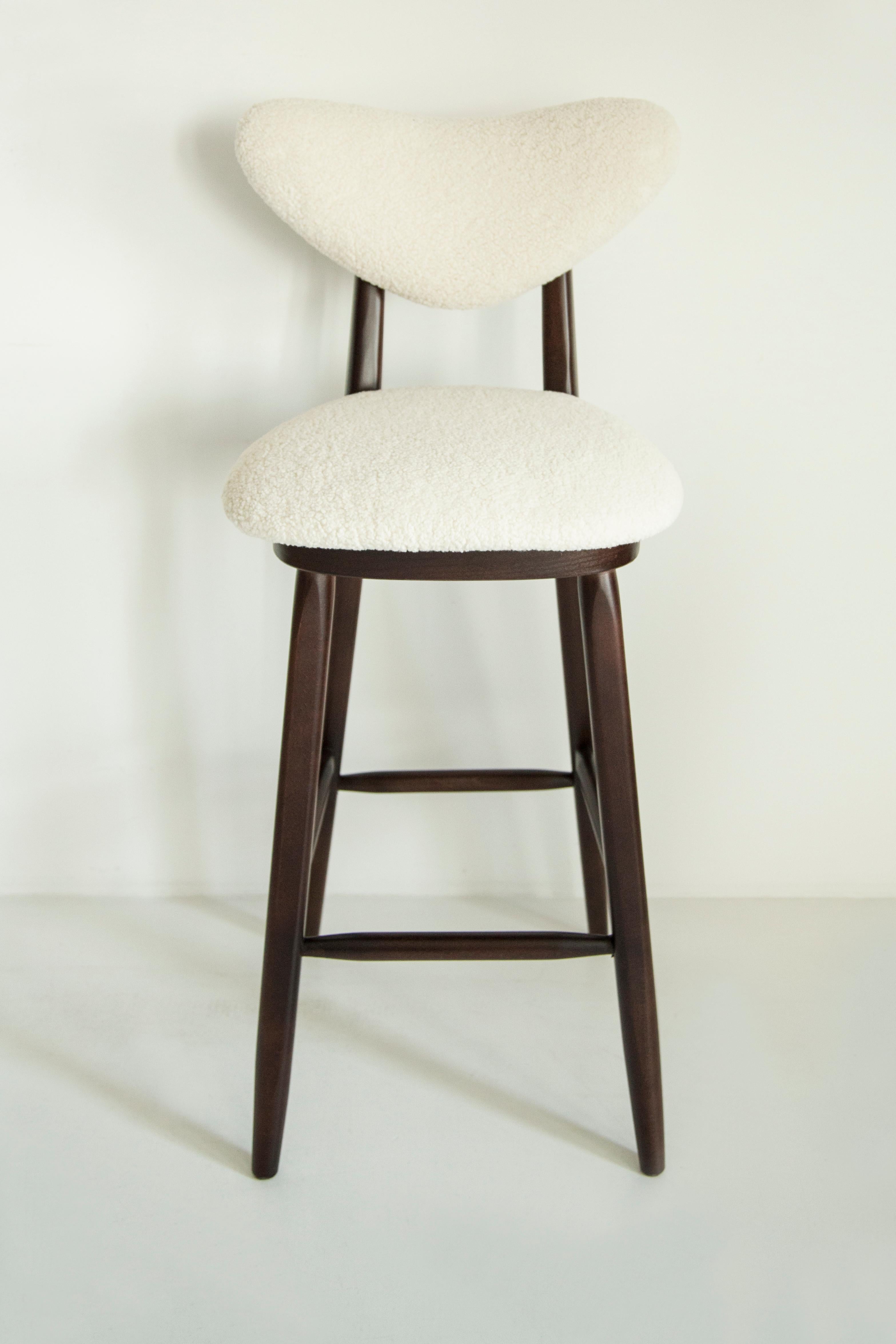 Heart Bar Stool Chair, Weiß-Elfenbein-Bouclé, von Vintola Studio, Europa, Polen. (Polnisch) im Angebot