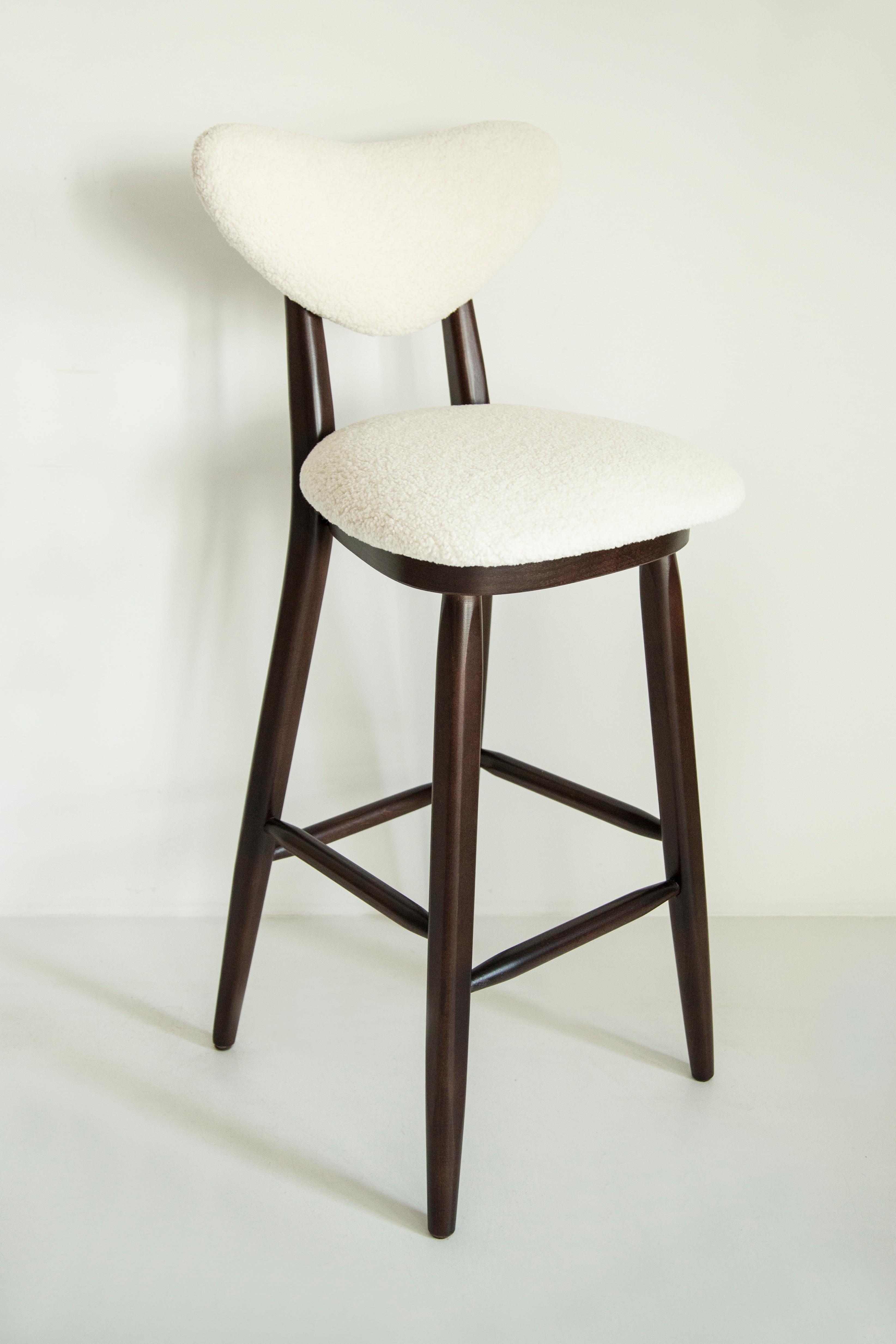 Heart Bar Stool Chair, Weiß-Elfenbein-Bouclé, von Vintola Studio, Europa, Polen. im Zustand „Neu“ im Angebot in 05-080 Hornowek, PL