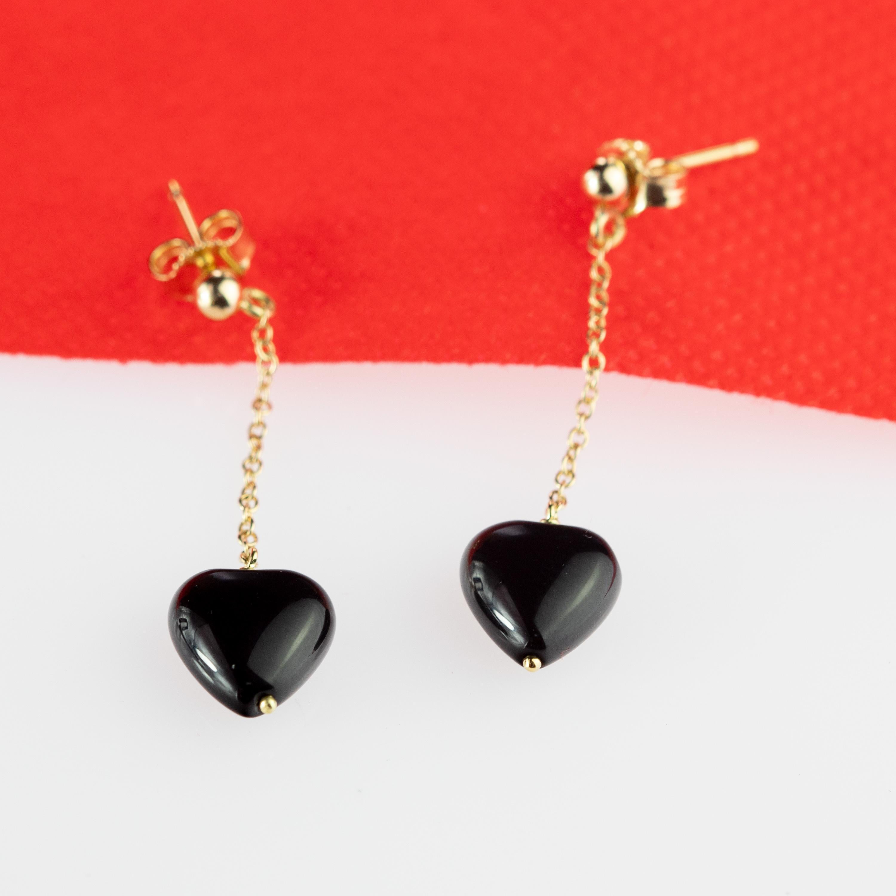 Pendants d'oreilles en or jaune et agate noire en forme de cœur de Saint-Valentin en vente 1