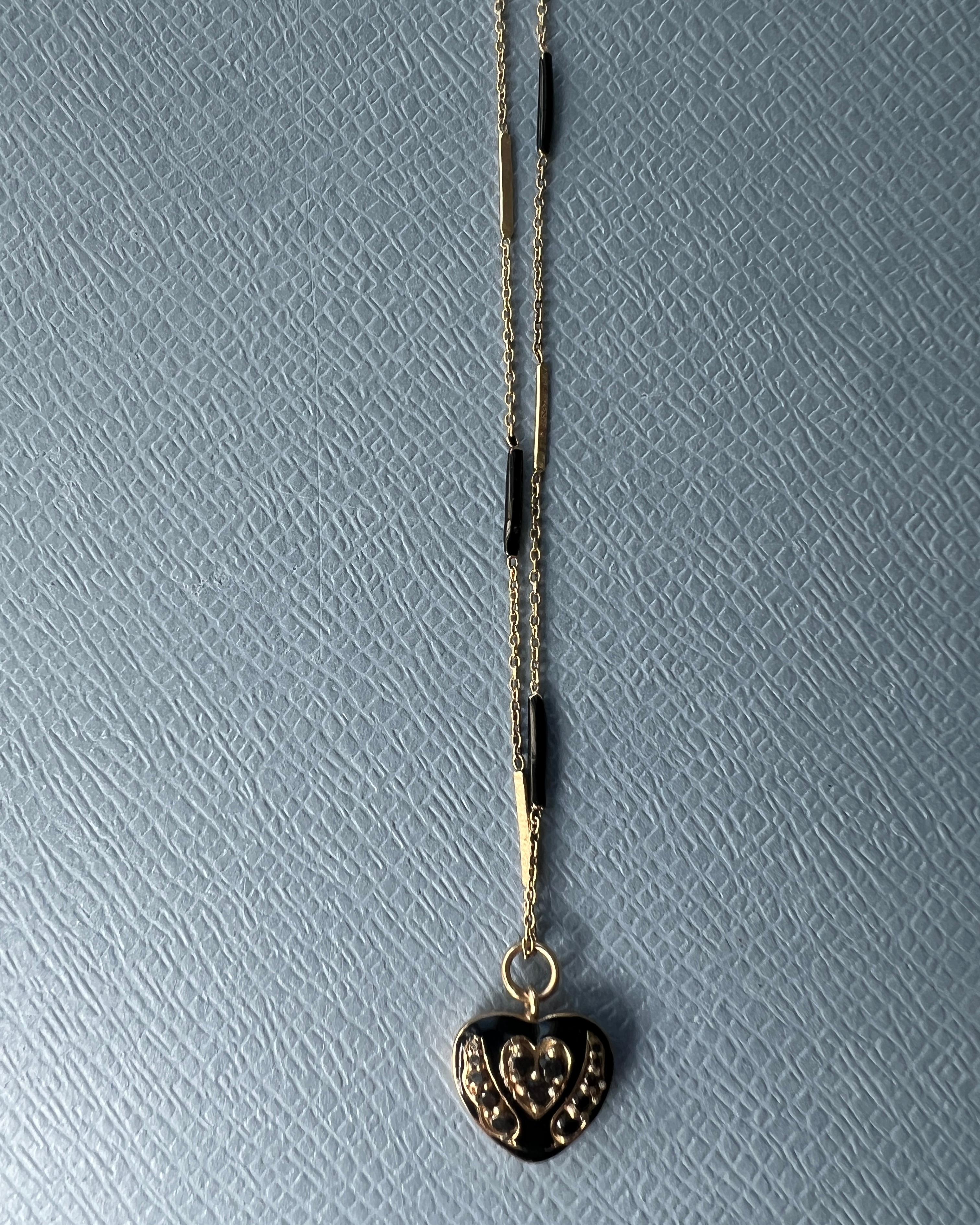 Donna Collana con diamanti neri a forma di cuore Smalto nero in vendita