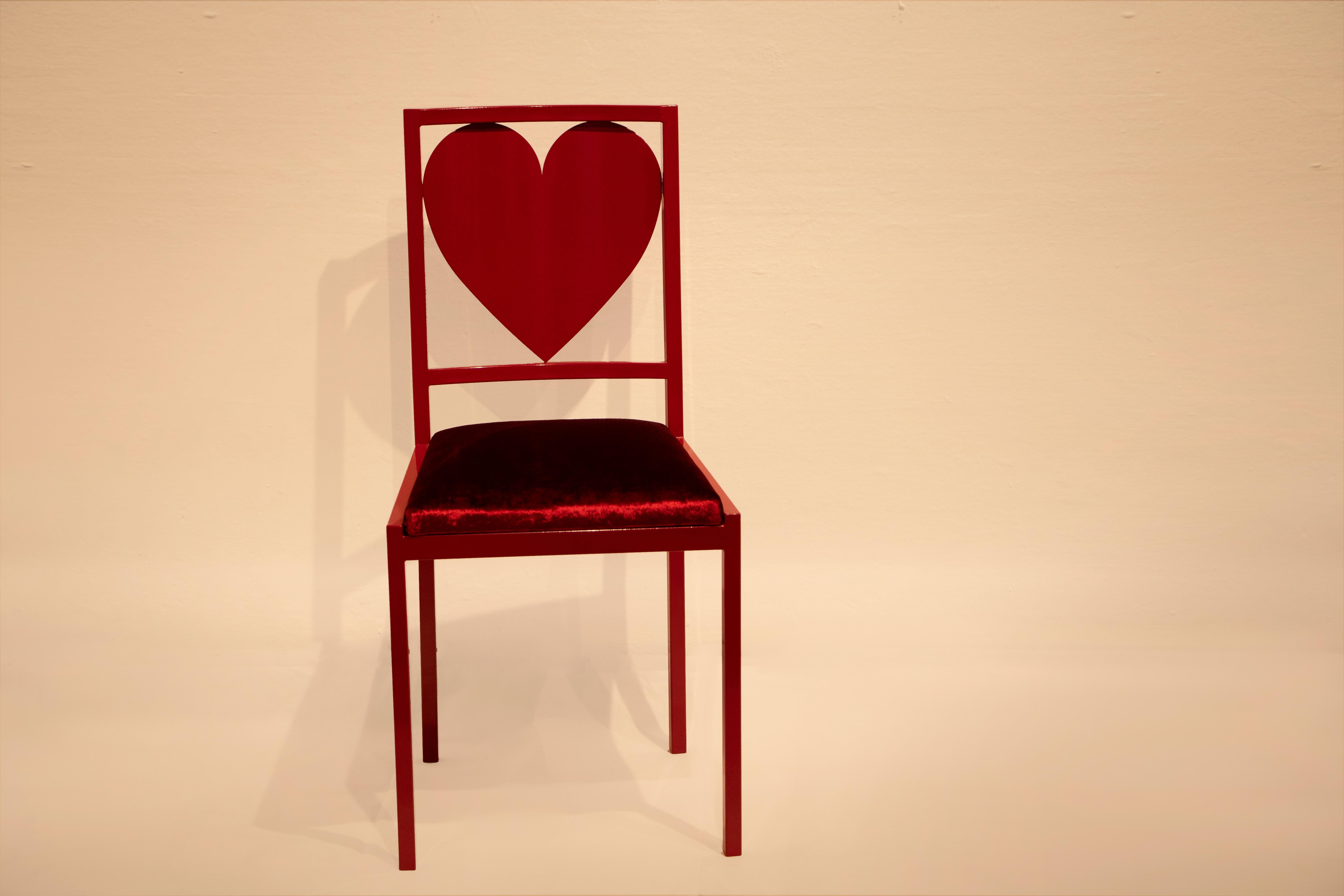 Sedia Heart di Giulia Maria Ligresti
Dimensioni: D 40,5 x L 41 x H 84,5 cm.
Materiali: Ferro, imbottitura.

Caratterizzata da un design elegante che la rende esteticamente gradevole e funzionale, questa sedia della collezione Imperfect Love farà la
