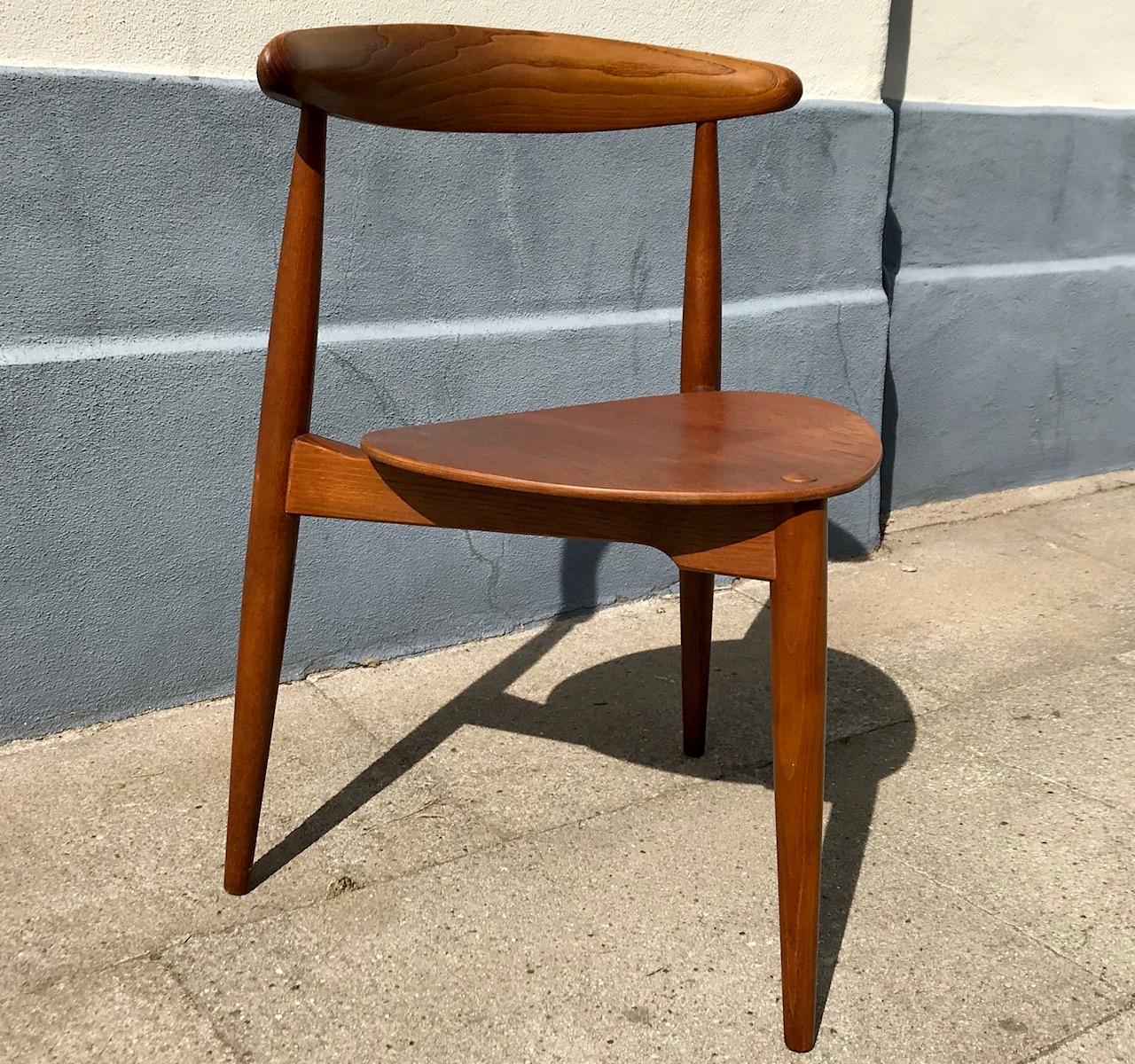 Hans J. Wegner single ‘Heart’ tripod chair. The seat is made from veneered teak, the frame from solid teak and backrest from danish oak. It was designed in 1952 and manufactured by Fritz Hansen. The model is also called FH 4103. Literature.
