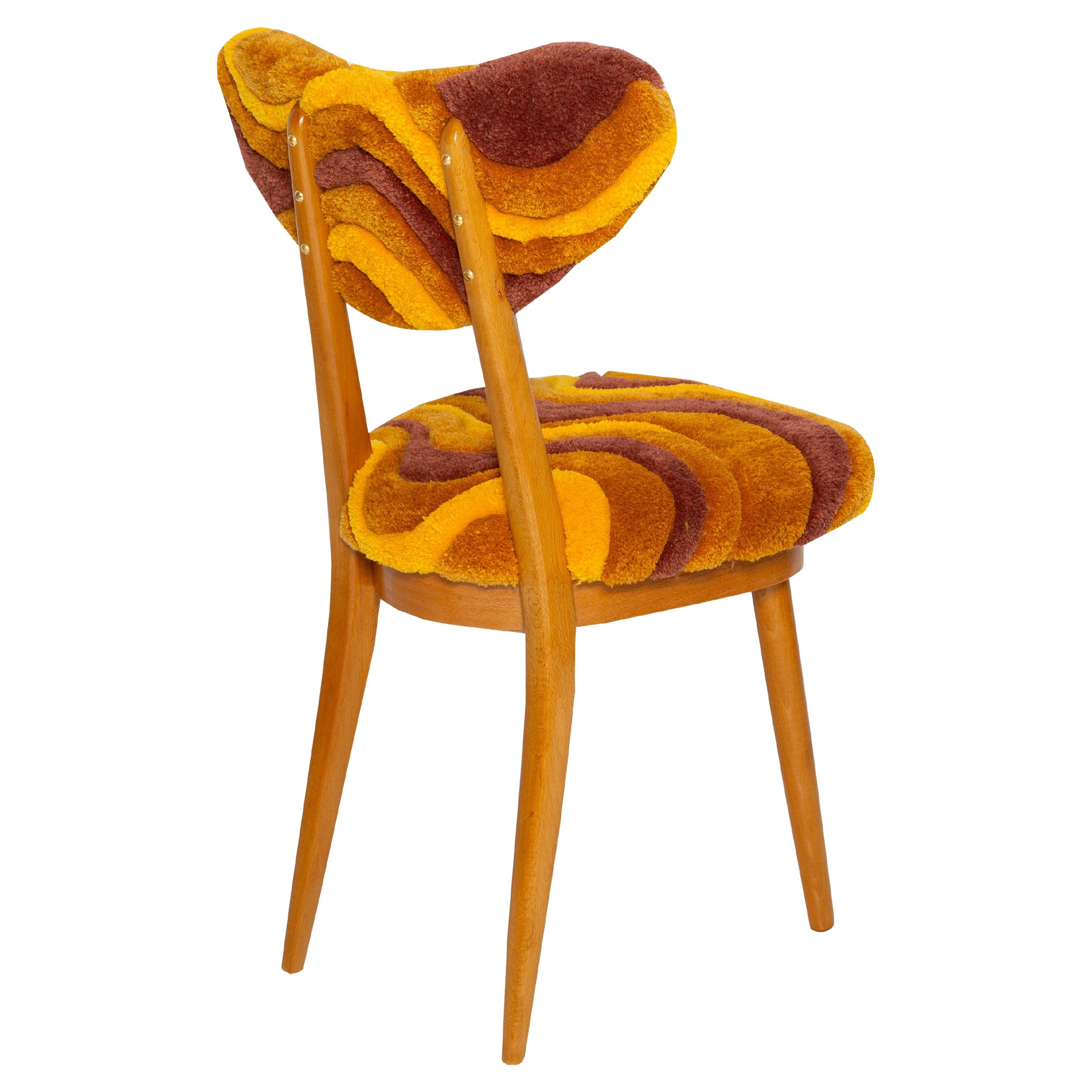 Polonais Chaise Heart de Vintola Studio en laine jaune, assise multicolore tuftée à la main en vente