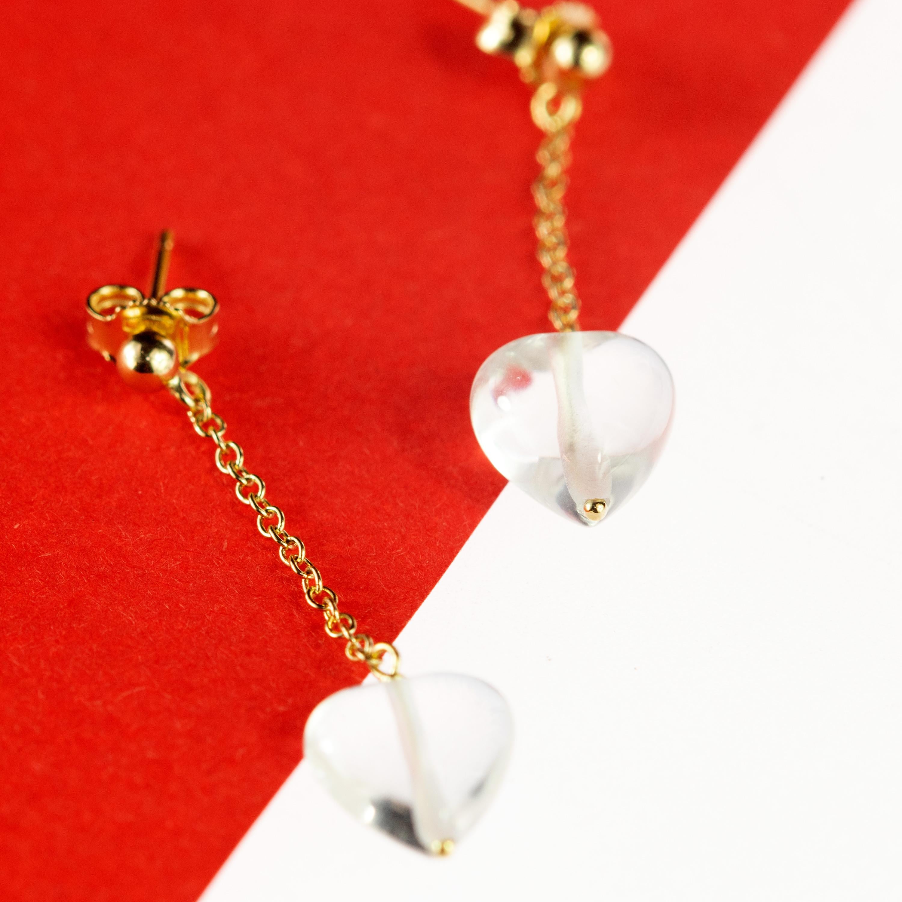 Orecchini a cuore con cristallo di rocca in oro giallo 18 carati con pendente chic per San Valentino in vendita 2