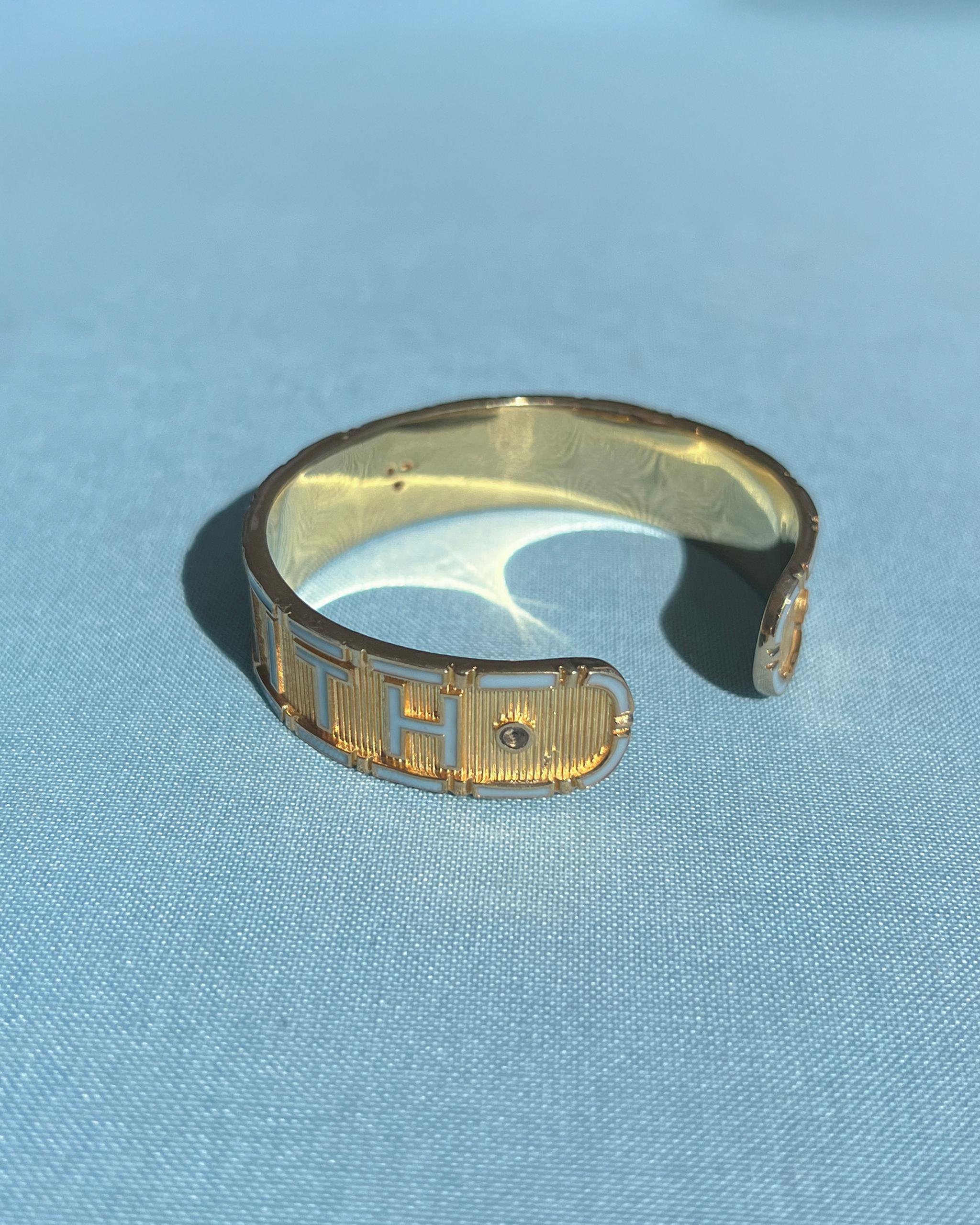 Taglio brillante Heart Cuff Bracelet Diamond Ruby Light Light Blue Enamel Truth Faith in vendita