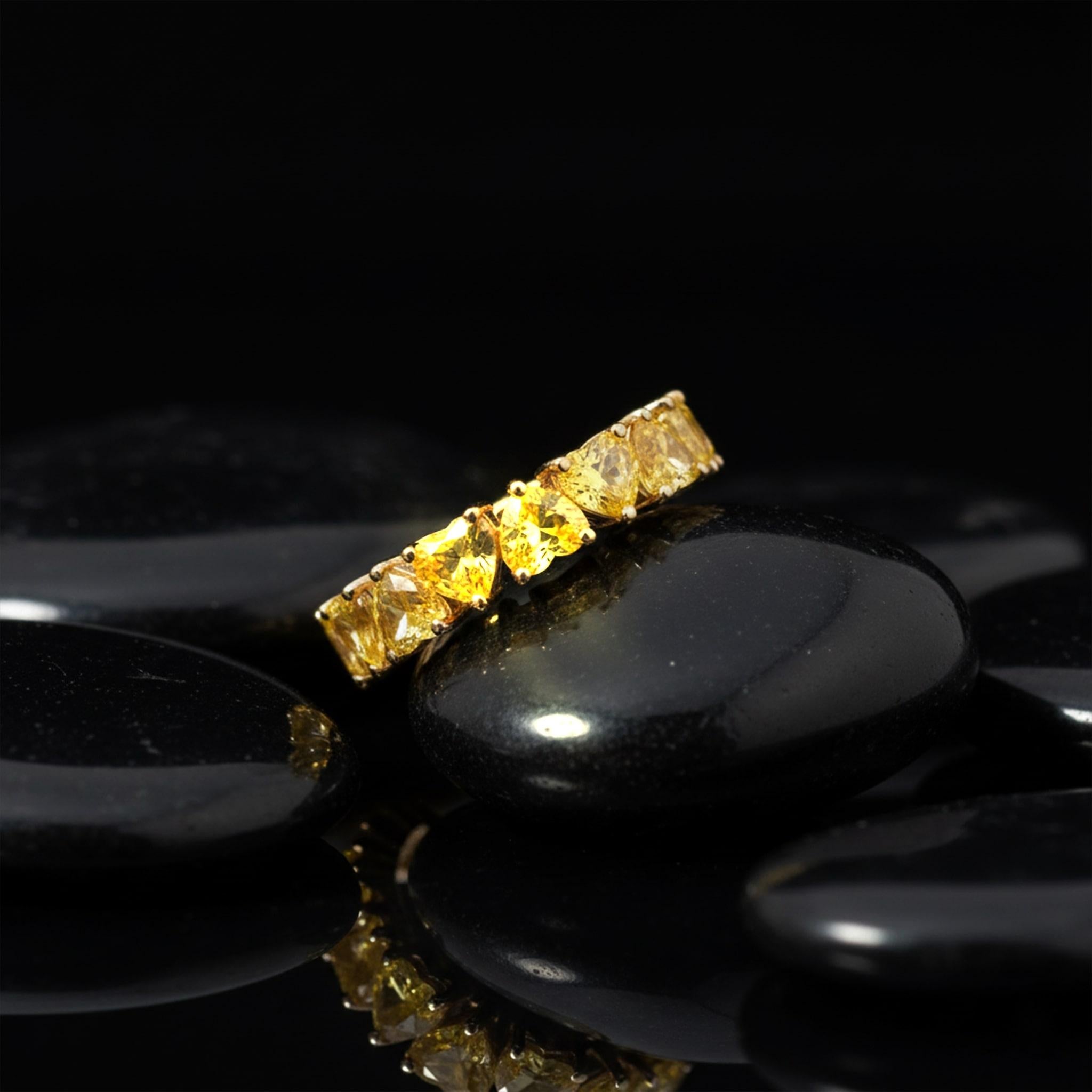 Anillo de oro amarillo con diamantes talla corazón 14 (o 18k bajo pedido) en Nuevo estado para la venta en Los Angeles, CA