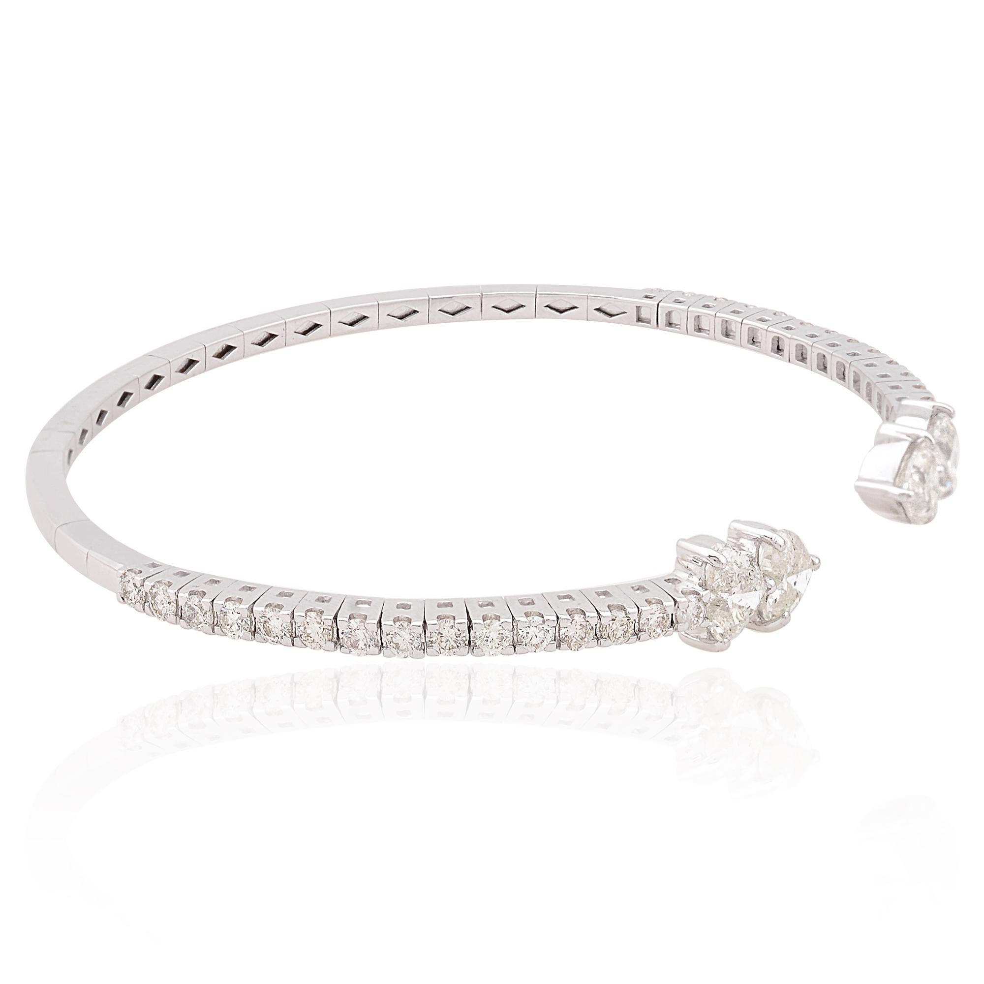 Heart Cut 2.80Ct Natural Diamond Open Cuff Bangle Bracelet In 14K White Gold Neuf - En vente à Diera, Dubai