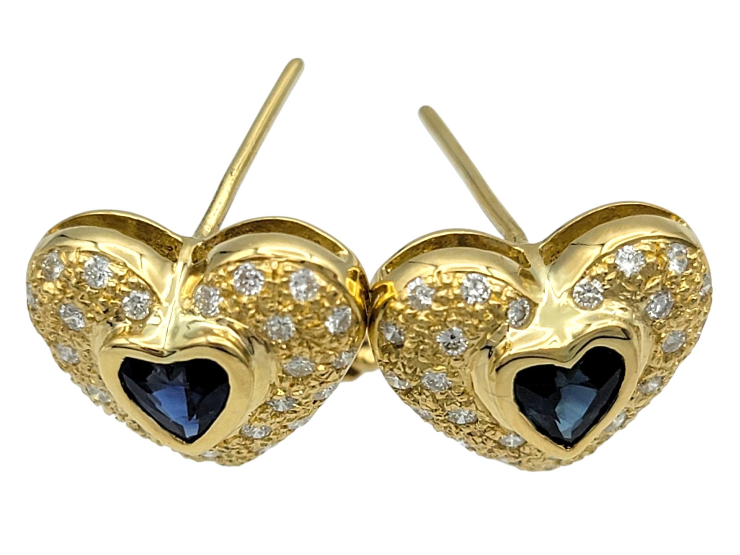 Borchie a cuore con zaffiro blu e pavé di diamanti in oro giallo 18 carati In condizioni buone in vendita a Scottsdale, AZ