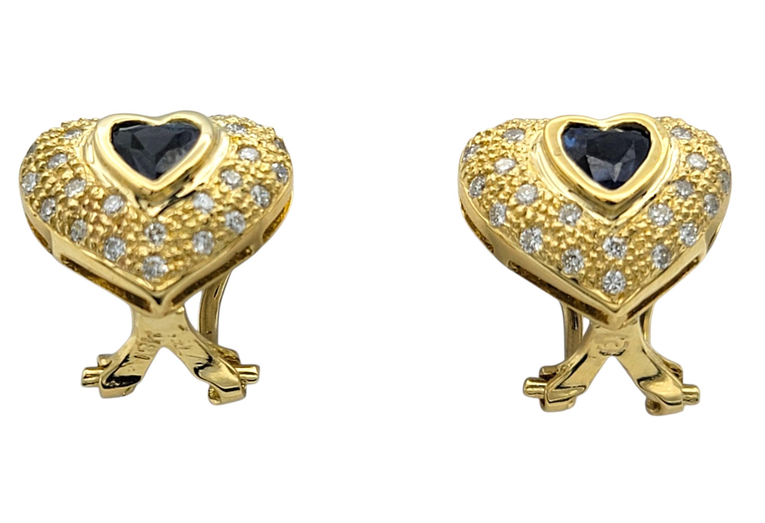 da uomo o donna Borchie a cuore con zaffiro blu e pavé di diamanti in oro giallo 18 carati in vendita