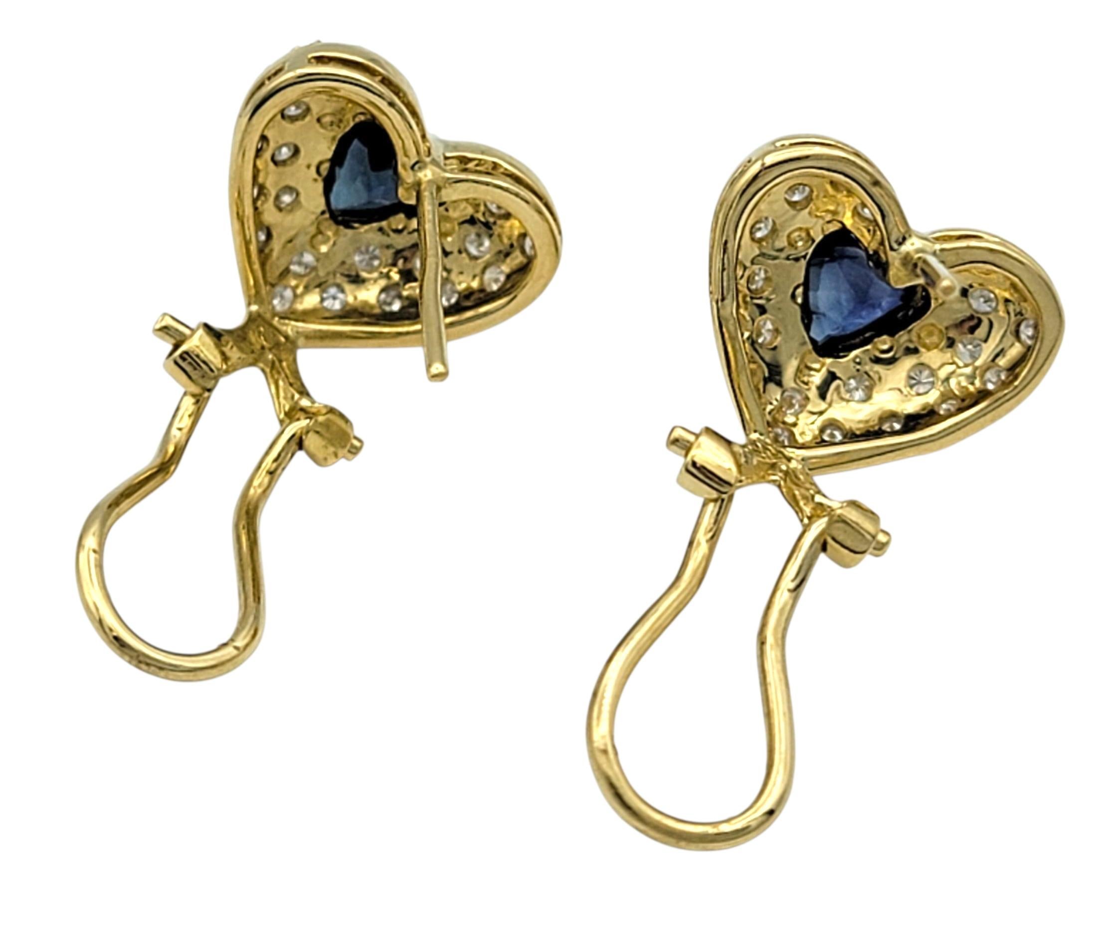 Borchie a cuore con zaffiro blu e pavé di diamanti in oro giallo 18 carati in vendita 2
