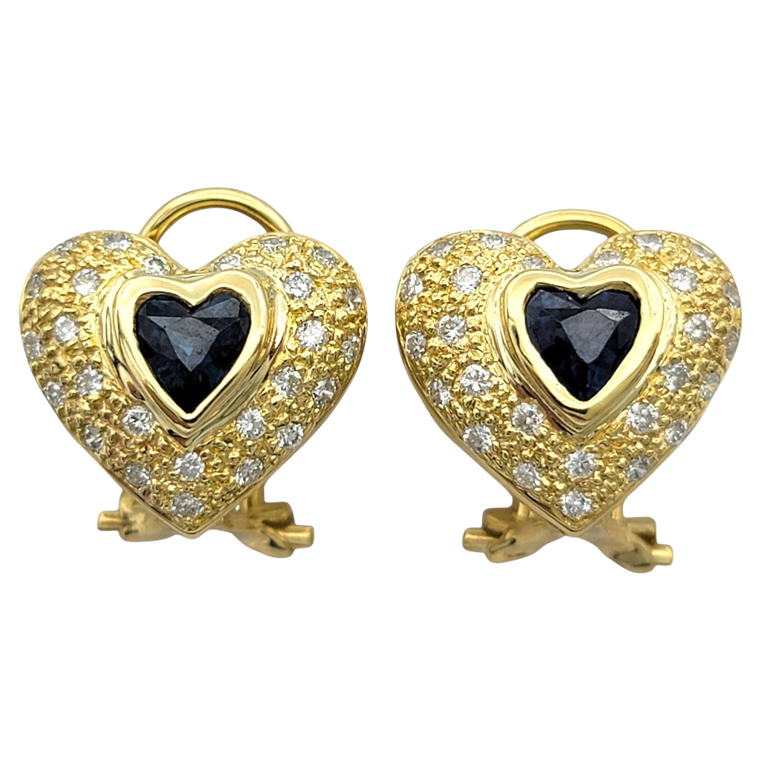 Borchie a cuore con zaffiro blu e pavé di diamanti in oro giallo 18 carati