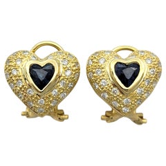 Borchie a cuore con zaffiro blu e pavé di diamanti in oro giallo 18 carati