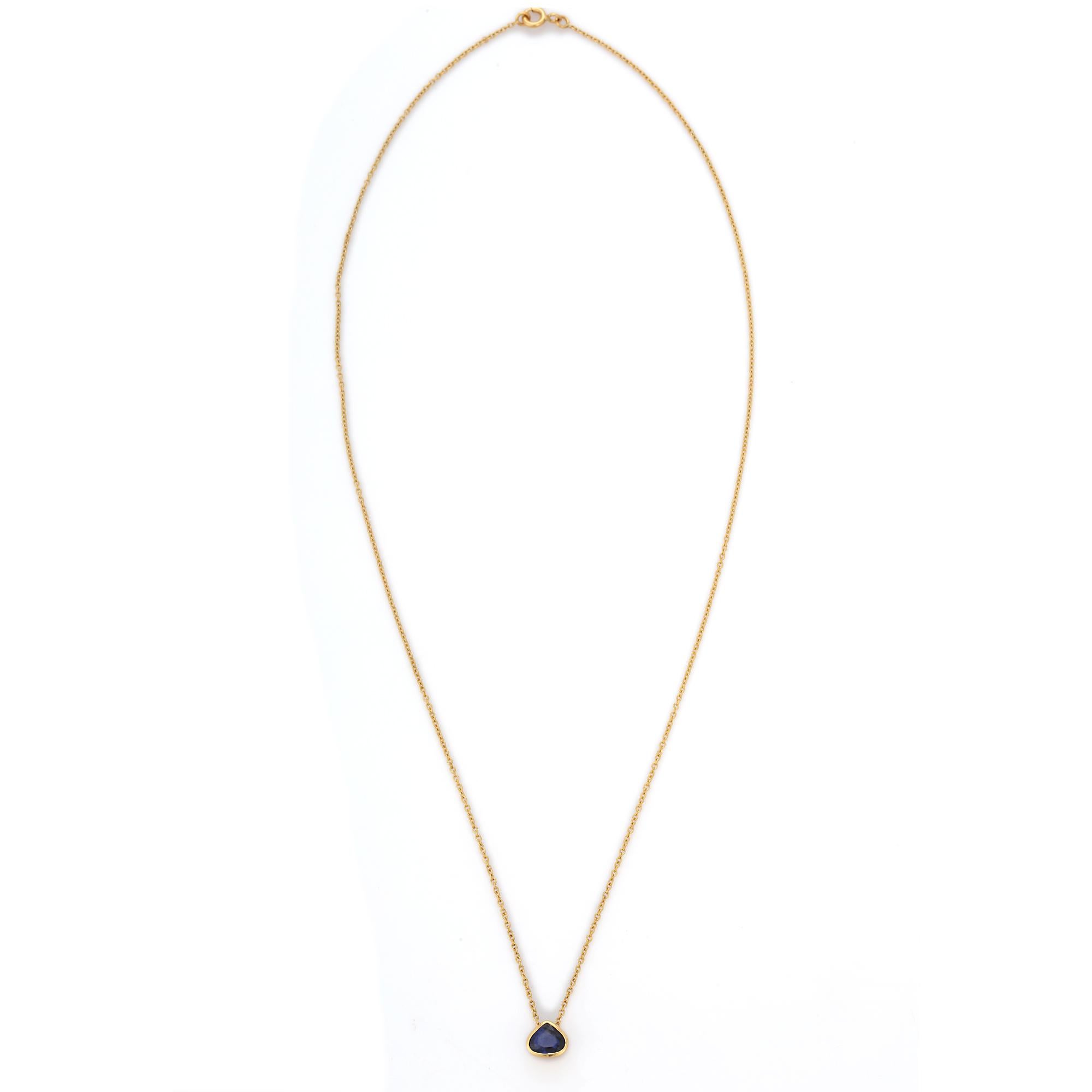 Pear Cut Blue Sapphire Pendant Necklace with Chain in 18K Yellow Gold In New Condition For Sale In New York, NY