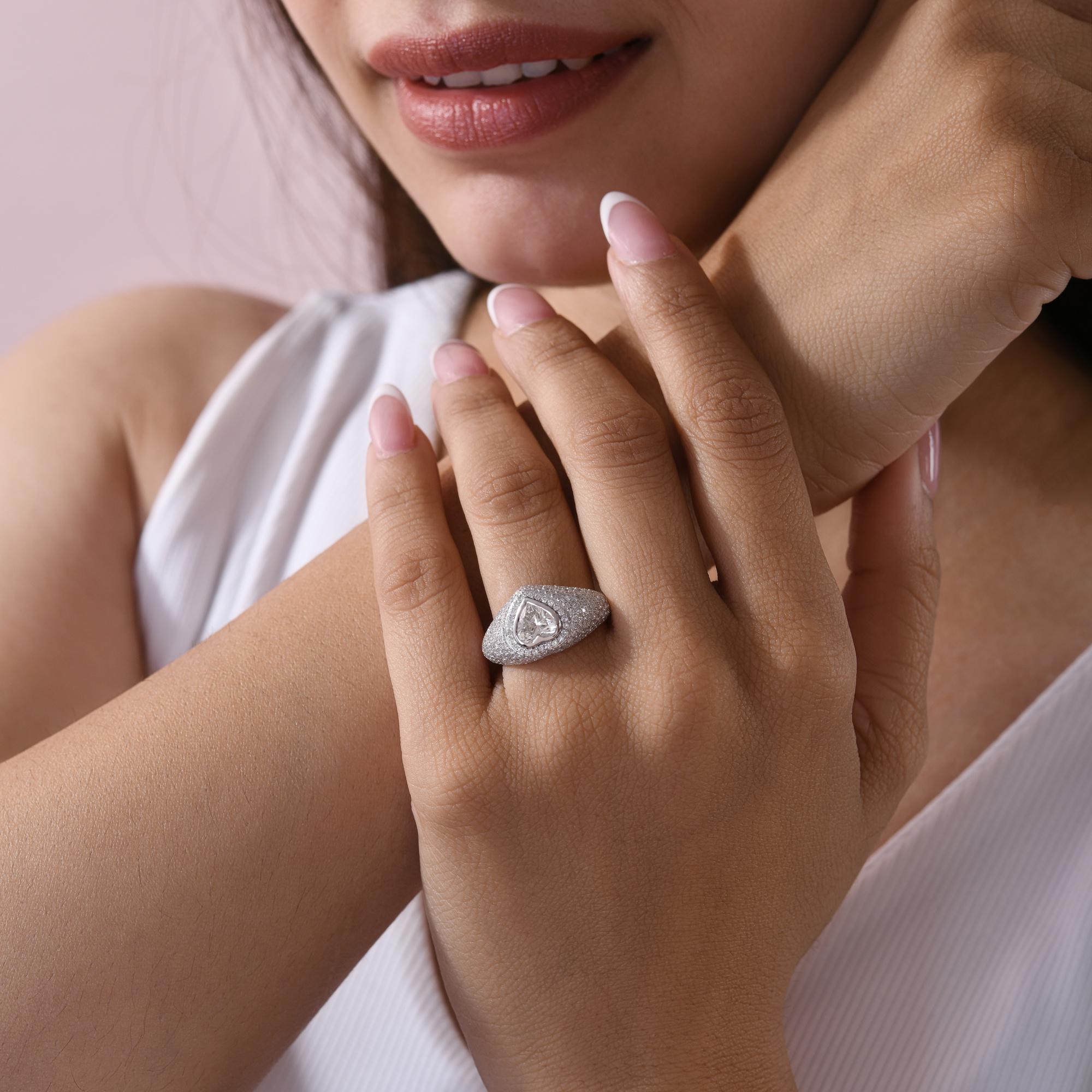 Bague de fiançailles Cocktail en or blanc 14K avec diamant certifié taille cœur Fine Jewelry en vente 1