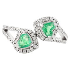 Herzschliff Smaragd Diamant Halo By Pass Ring für Damen aus 18 Karat massivem Weißgold mit Herzschliff