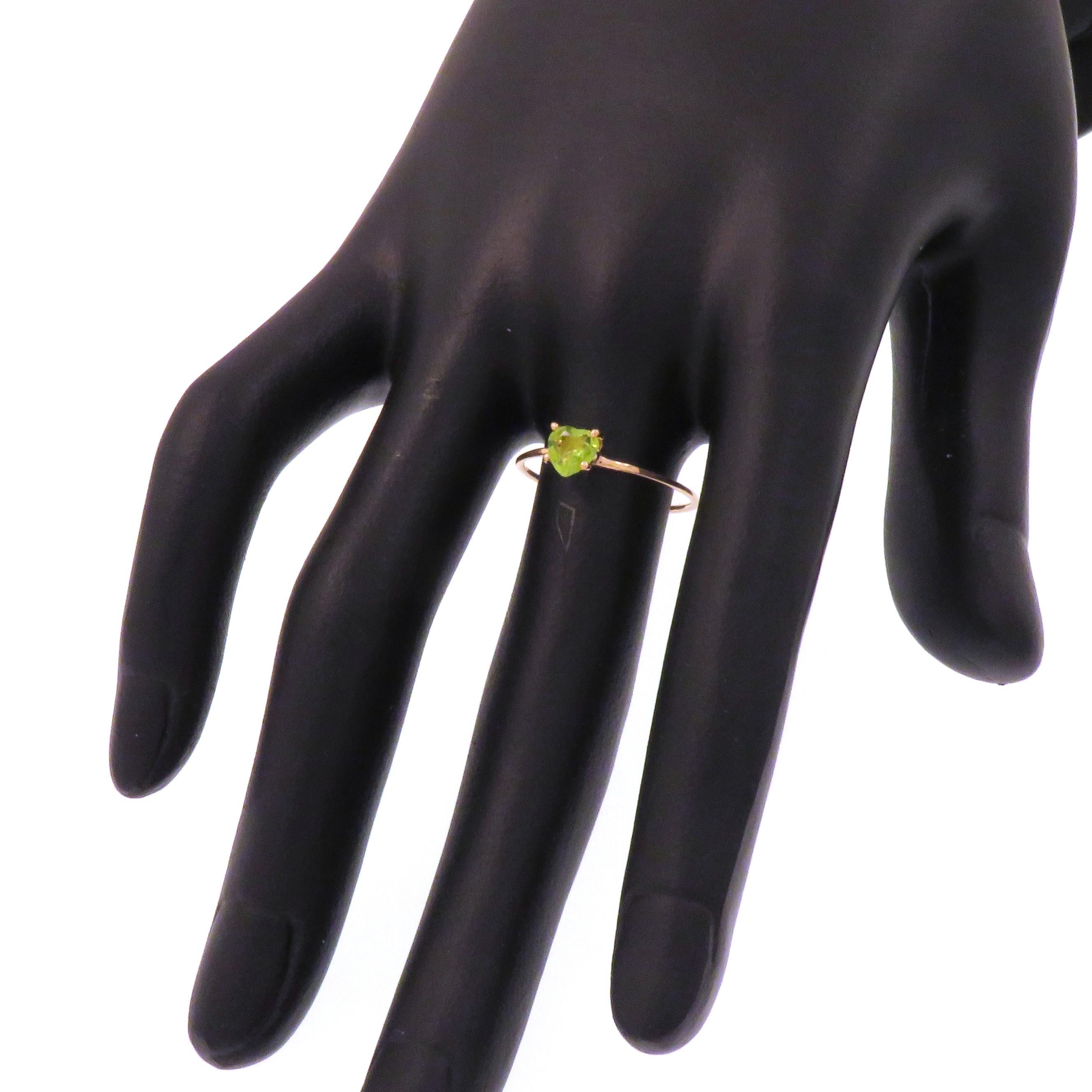 Contemporary Heart Cut Peridot 9 Karat Rose Gold Ring Handcrafted in Italy For Sale