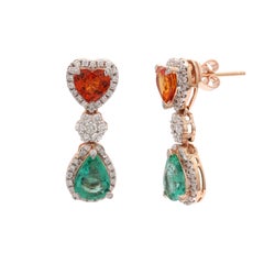 Pendants d'oreilles en or rose 14 carats avec saphirs taille cœur et diamants émeraudes