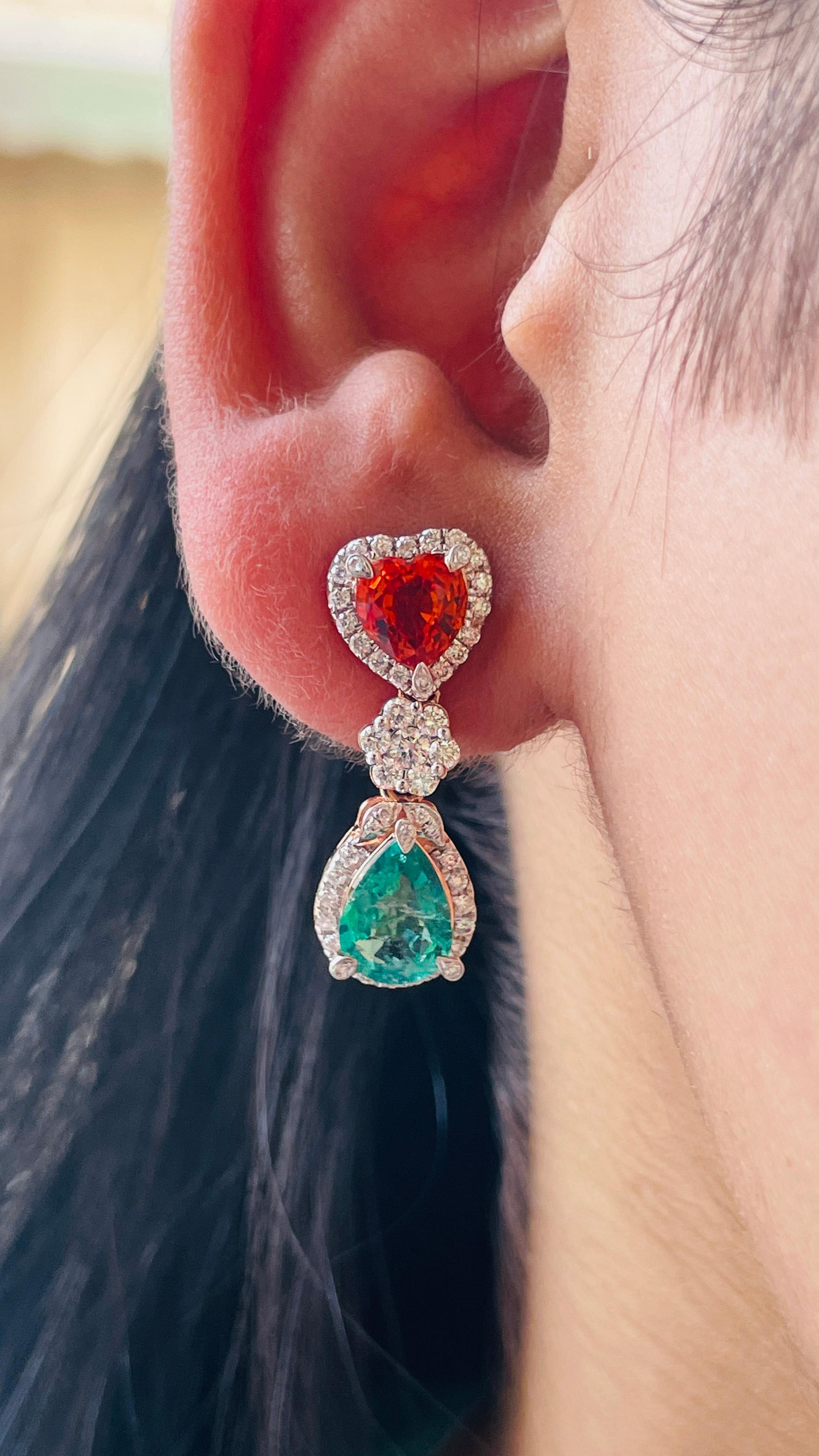 Pendants d'oreilles en or rose 14 carats avec saphirs taille cœur et diamants émeraudes Neuf - En vente à Houston, TX