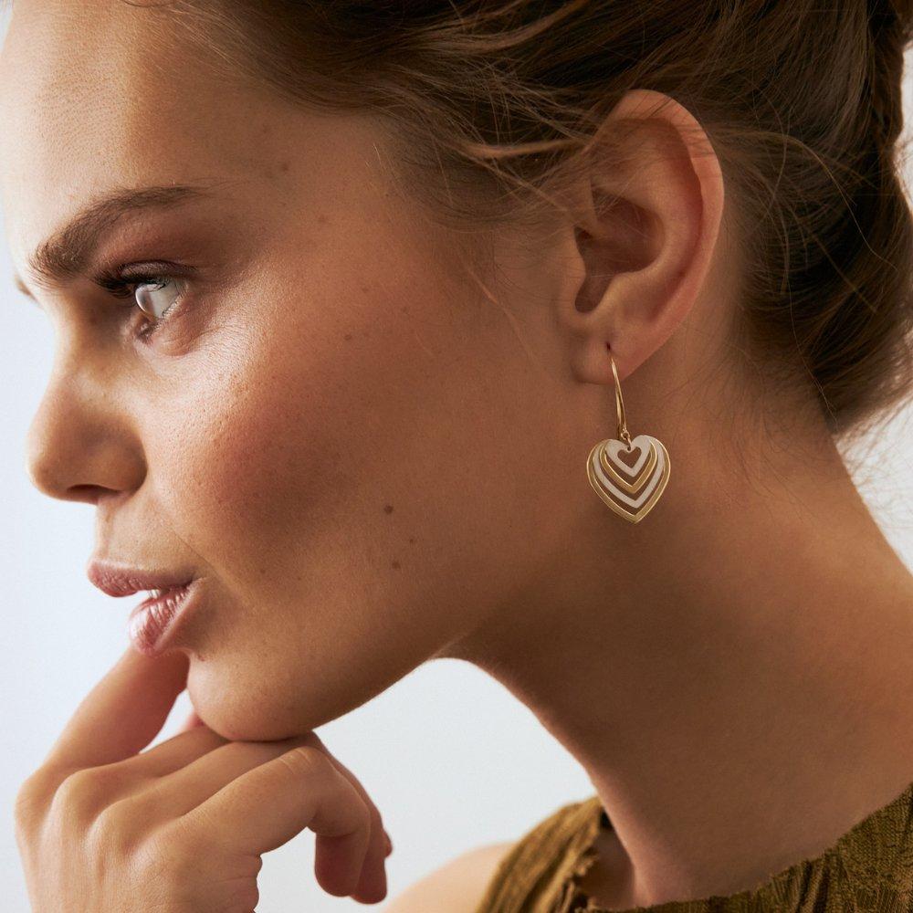Heart Dangle Earrings in 14K Solid Yellow Gold In New Condition For Sale In New York, NY