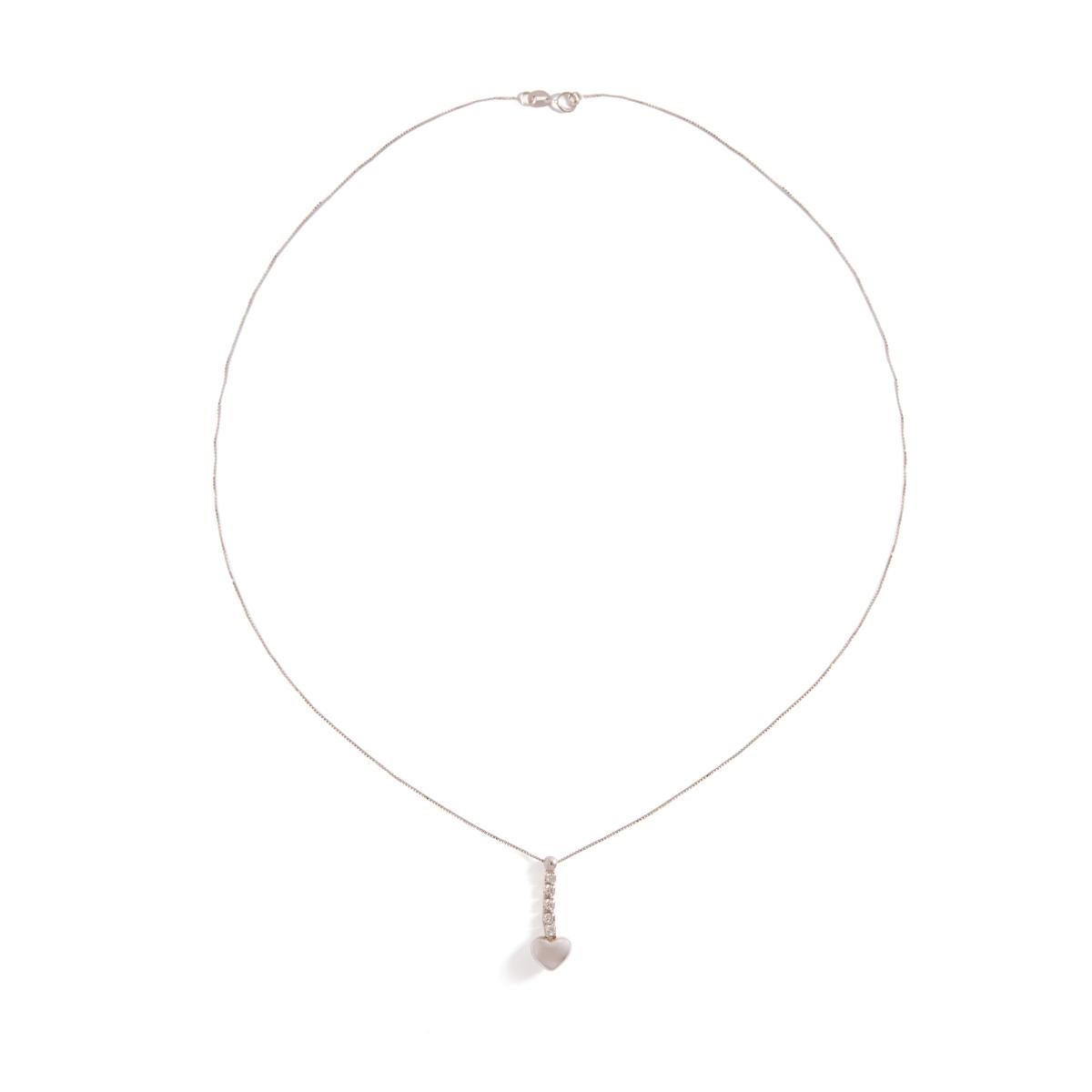 Taille ronde Collier de diamants en forme de cœur en vente