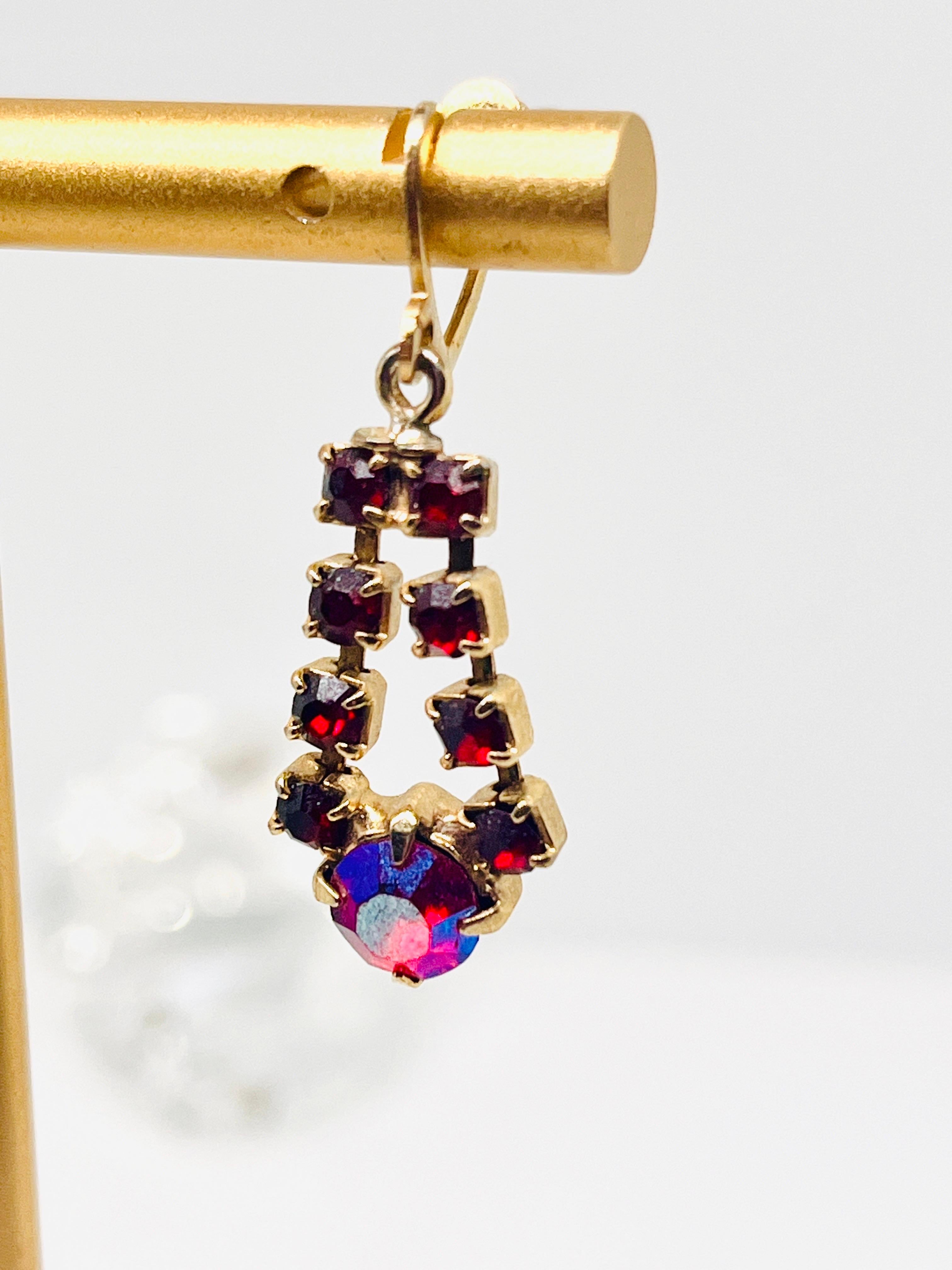 Heart Detail Red Art-Deco-Style Crystal AB Rhinestone Screwback Earrings, 1960s For Sale 4