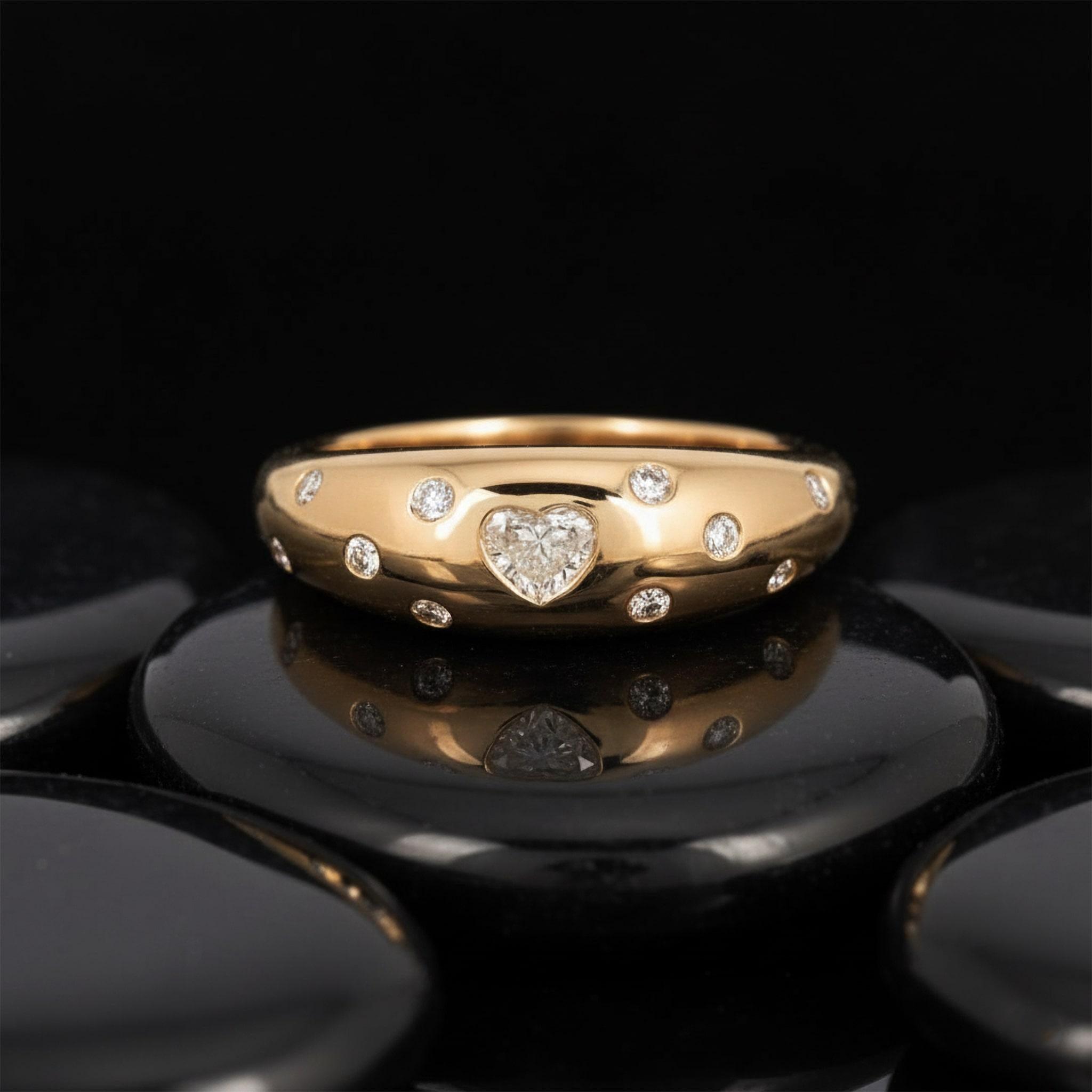 Im Angebot: Herz-Diamant-Detail 14K (oder 18k auf Anfrage) Gelbgold gewölbter Ring () 3