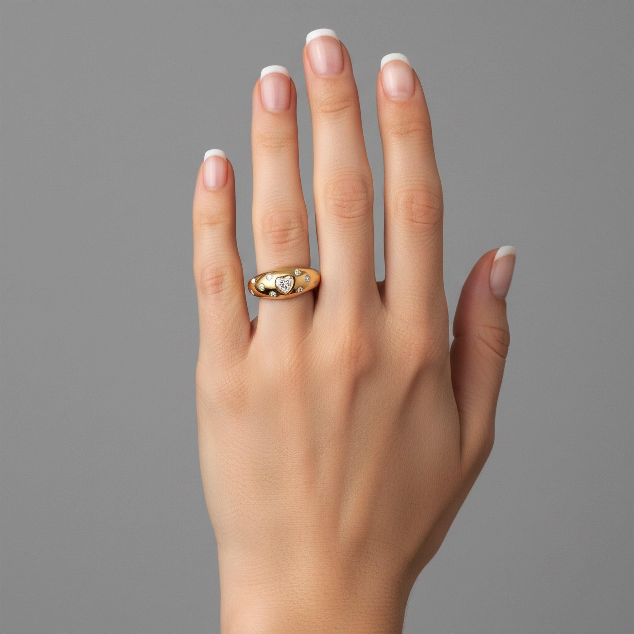 Im Angebot: Herz-Diamant-Detail 14K (oder 18k auf Anfrage) Gelbgold gewölbter Ring () 2