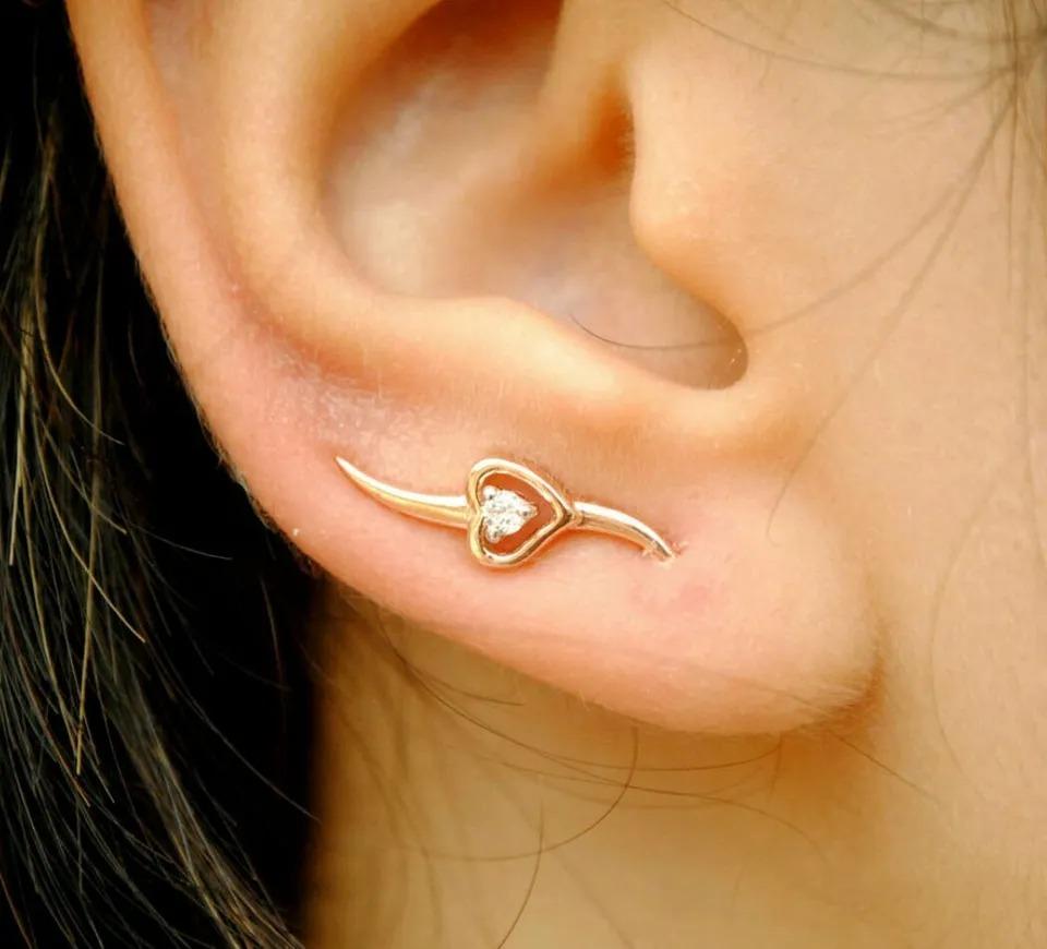 Heart Diamond Ear Climber Sweep Cuff in 14k Gold In New Condition For Sale In Chicago, IL