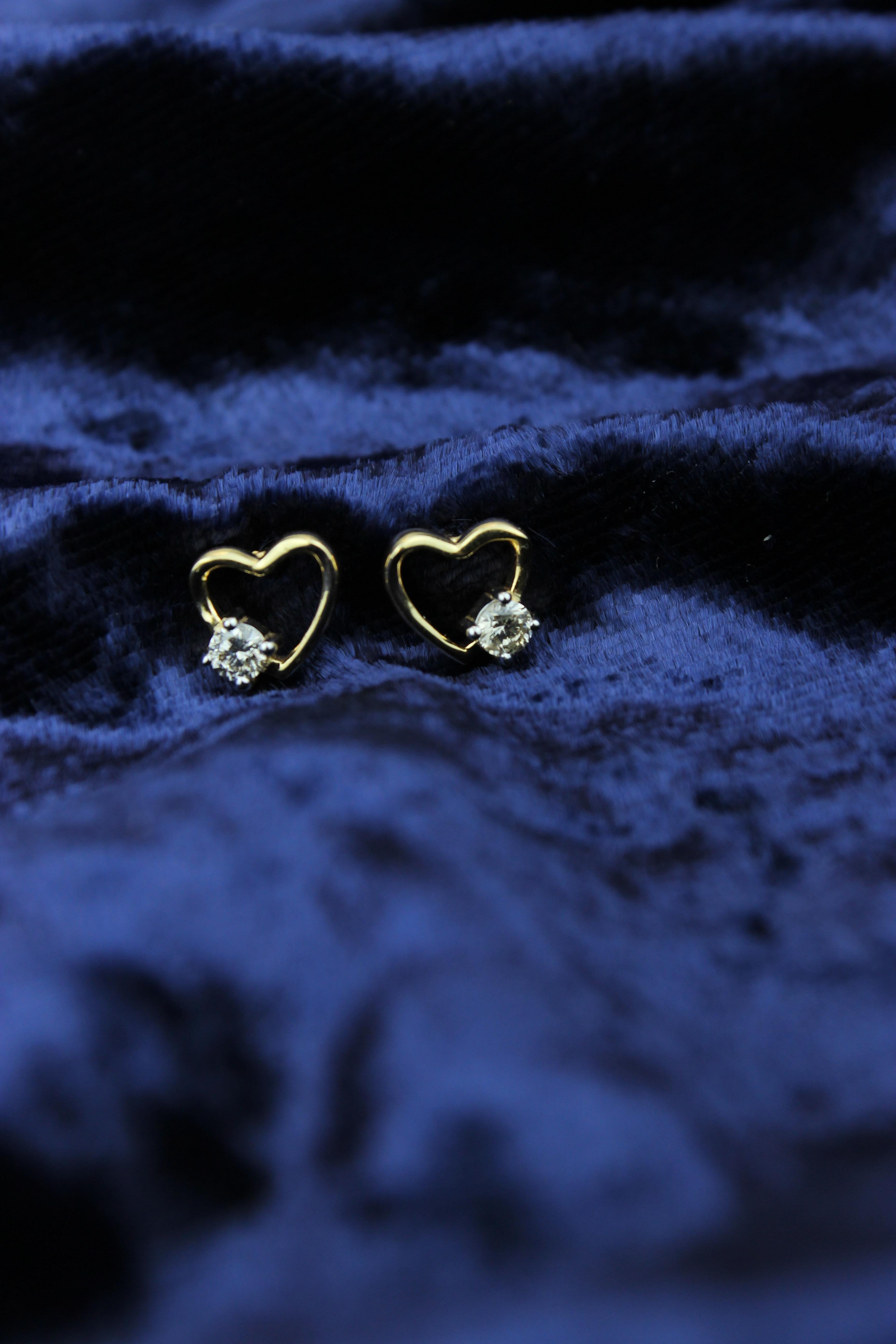 Round Cut Heart Diamond Earrings for Girls (Kids/Toddlers) in 18K Solid Gold For Sale