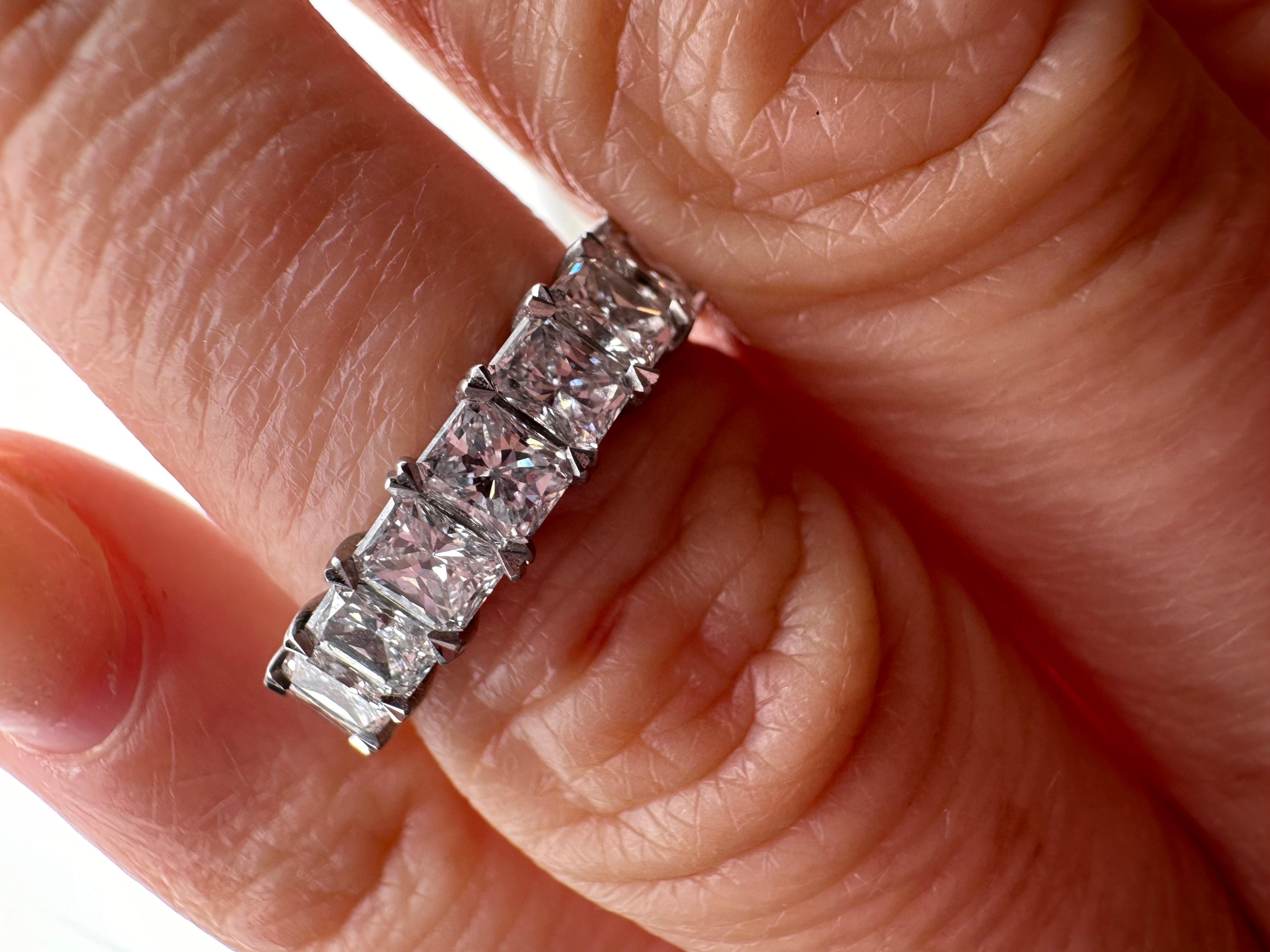 Anello eternità con diamante a cuore Anello con diamante a cuore in oro 18 carati in vendita 2